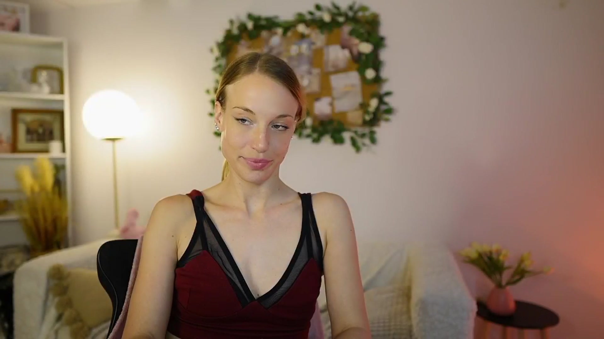 Gallery image thumbnail from April_Rose_'s myfreecams stream on, 06/01/2025, 12:38 image 13 of 20