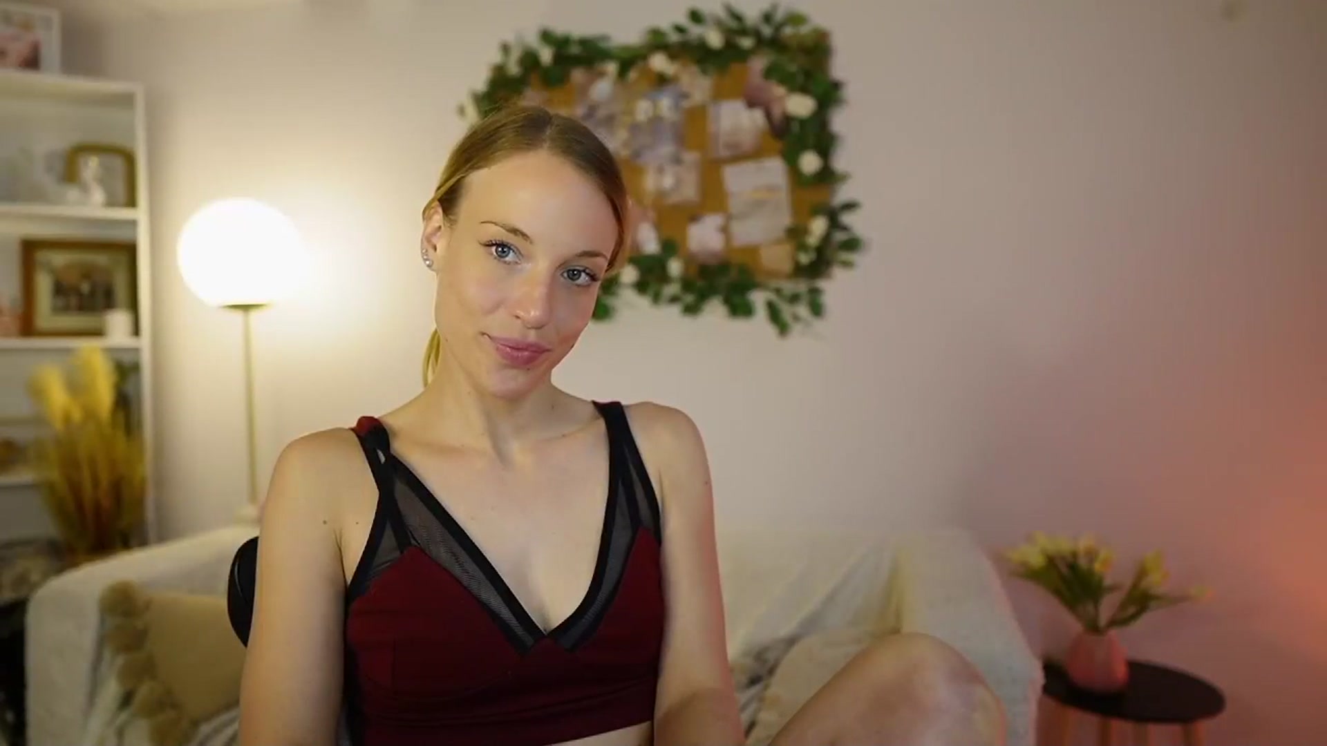 Gallery image thumbnail from April_Rose_'s myfreecams stream on, 06/01/2025, 12:38 image 18 of 20