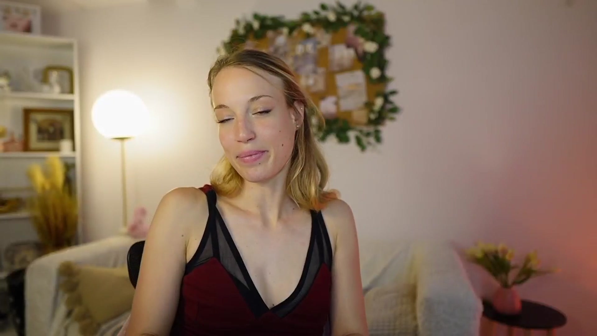 Gallery image thumbnail from April_Rose_'s myfreecams stream on, 06/01/2025, 12:38 image 4 of 20