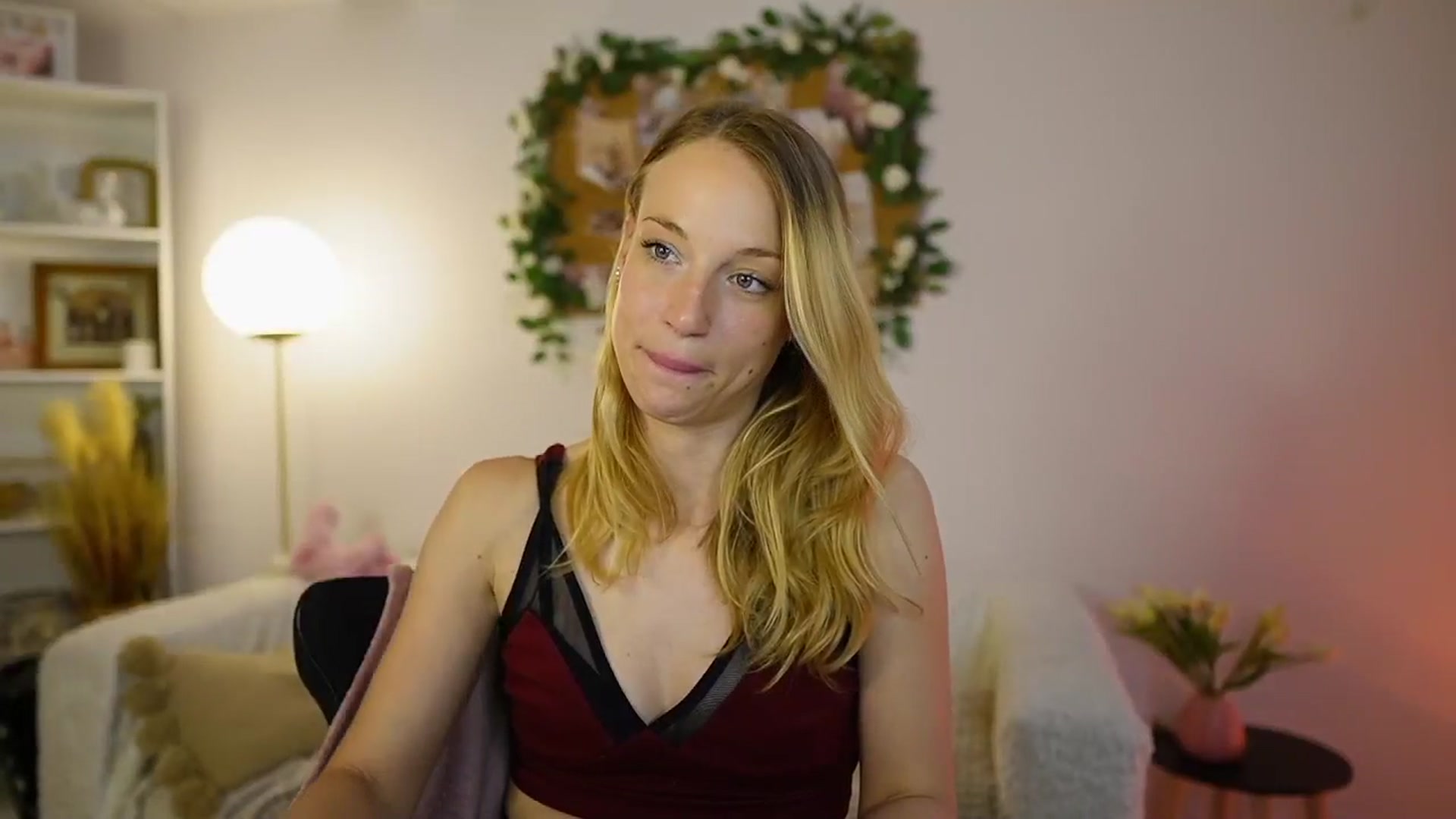 Gallery image thumbnail from April_Rose_'s myfreecams stream on, 06/01/2025, 12:38 image 11 of 20