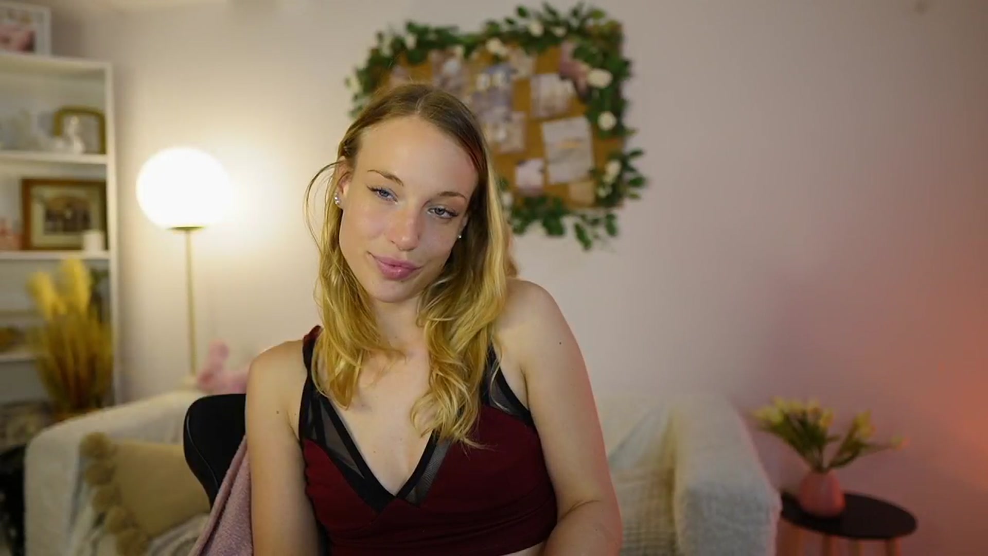 Gallery image thumbnail from April_Rose_'s myfreecams stream on, 06/01/2025, 12:38 image 8 of 20