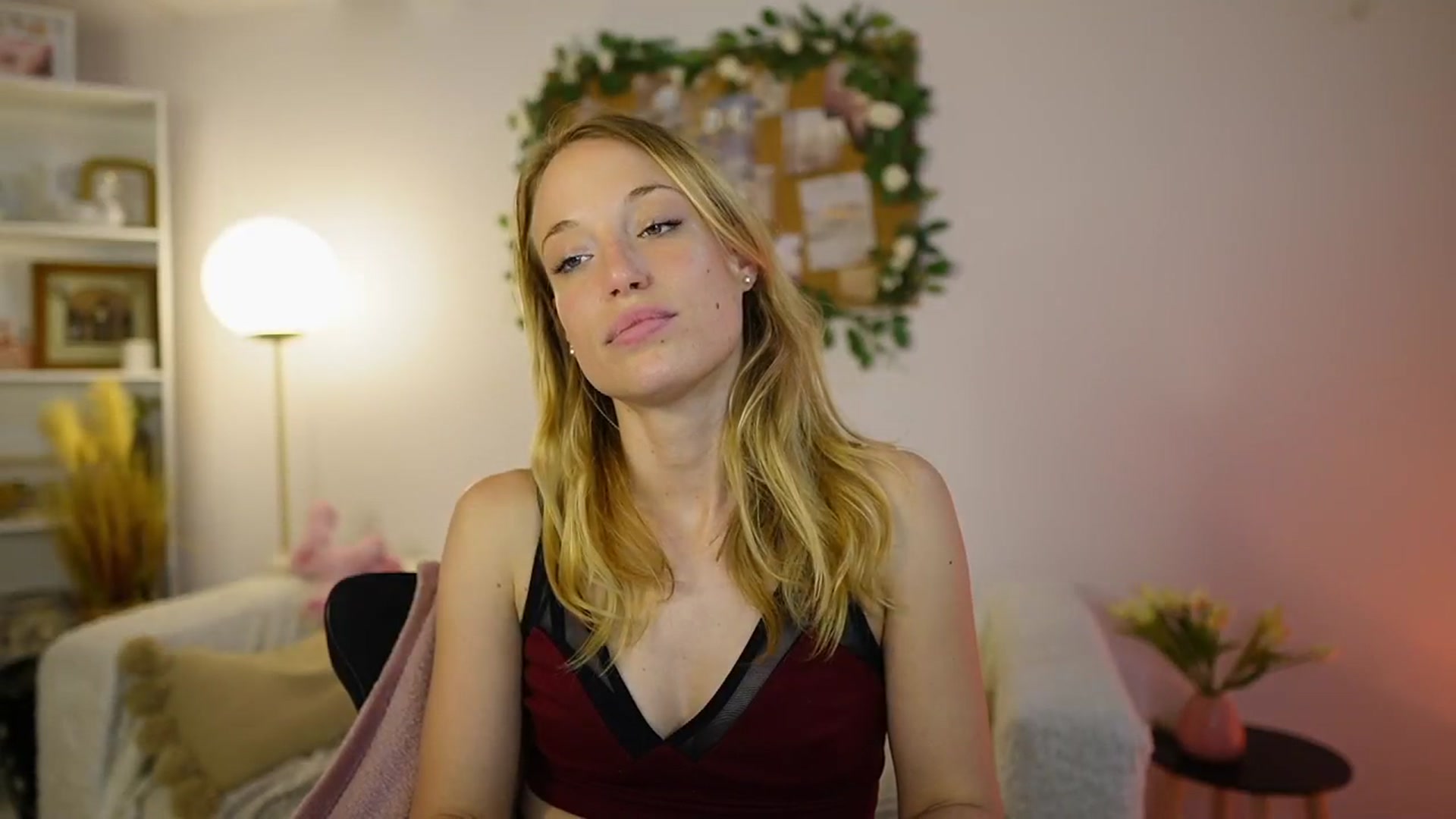 Gallery image thumbnail from April_Rose_'s myfreecams stream on, 06/01/2025, 12:38 image 10 of 20