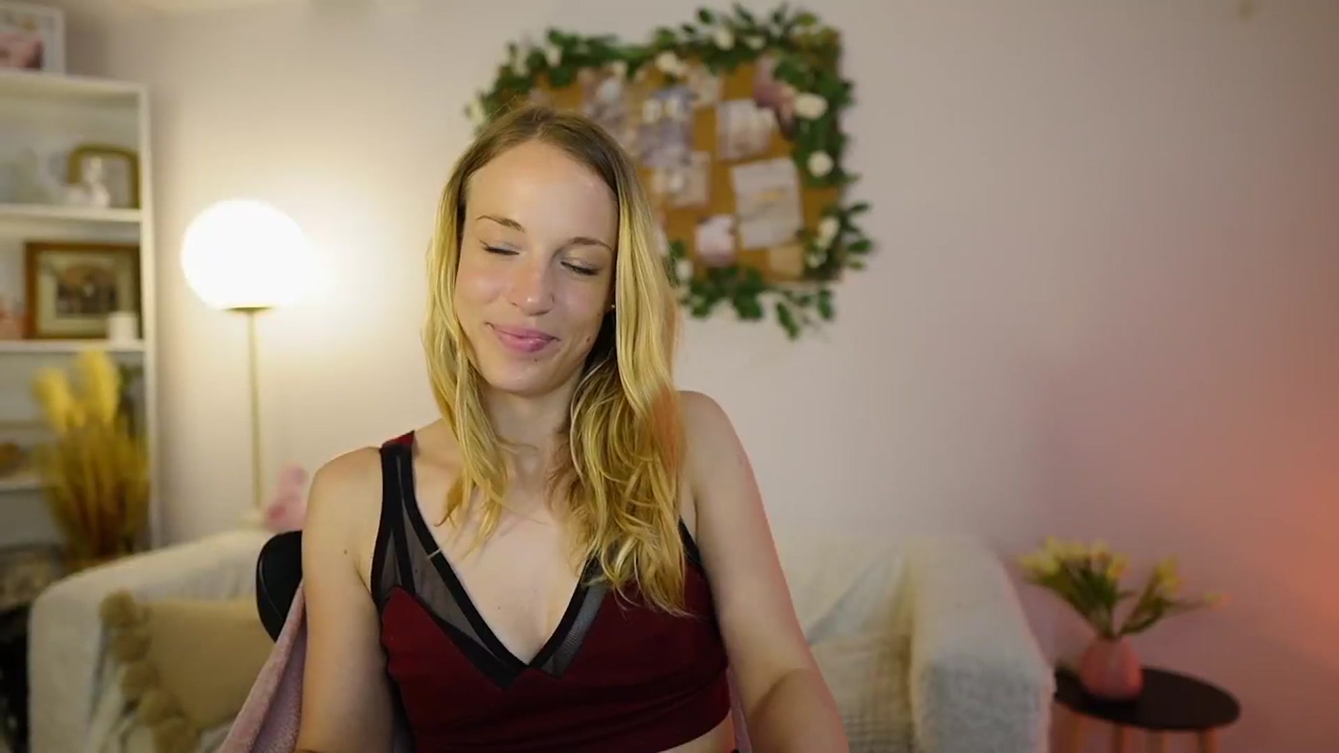 Gallery image thumbnail from April_Rose_'s myfreecams stream on, 06/01/2025, 12:56 image 20 of 20
