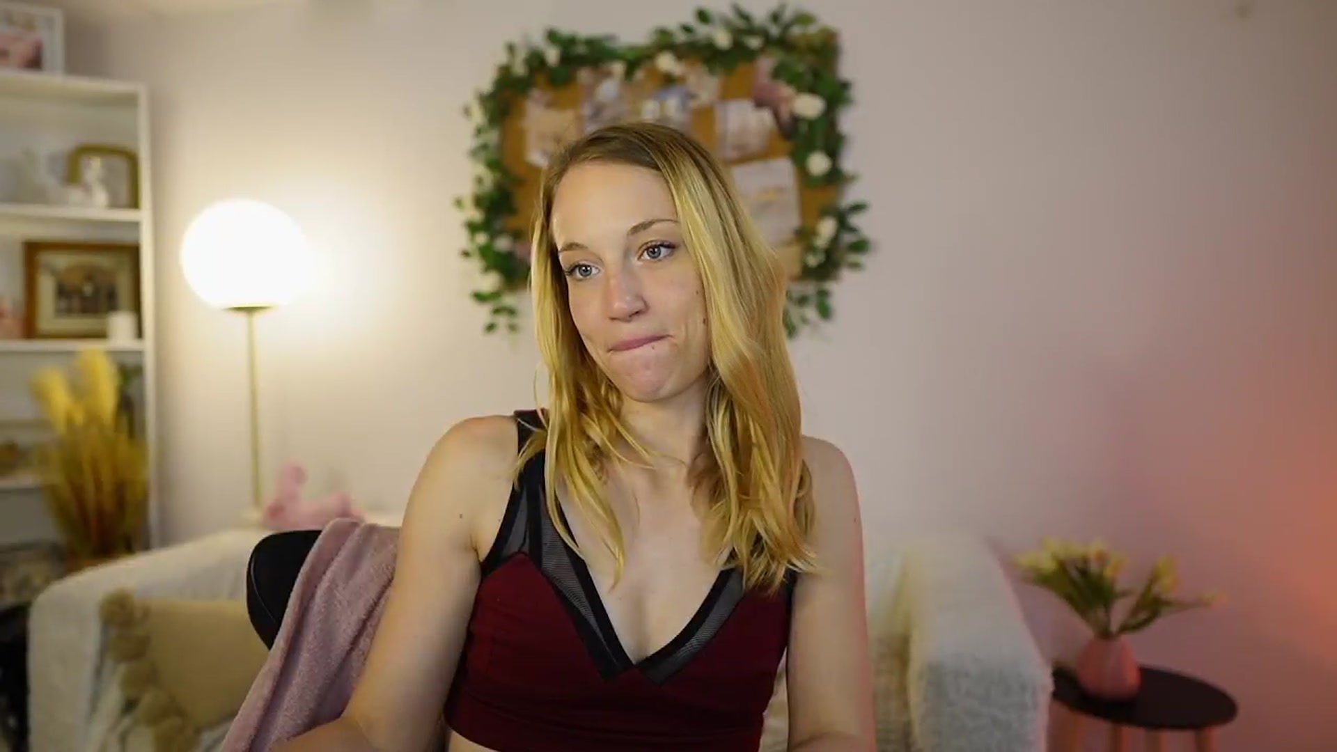 Gallery image thumbnail from April_Rose_'s myfreecams stream on, 06/01/2025, 12:56 image 15 of 20