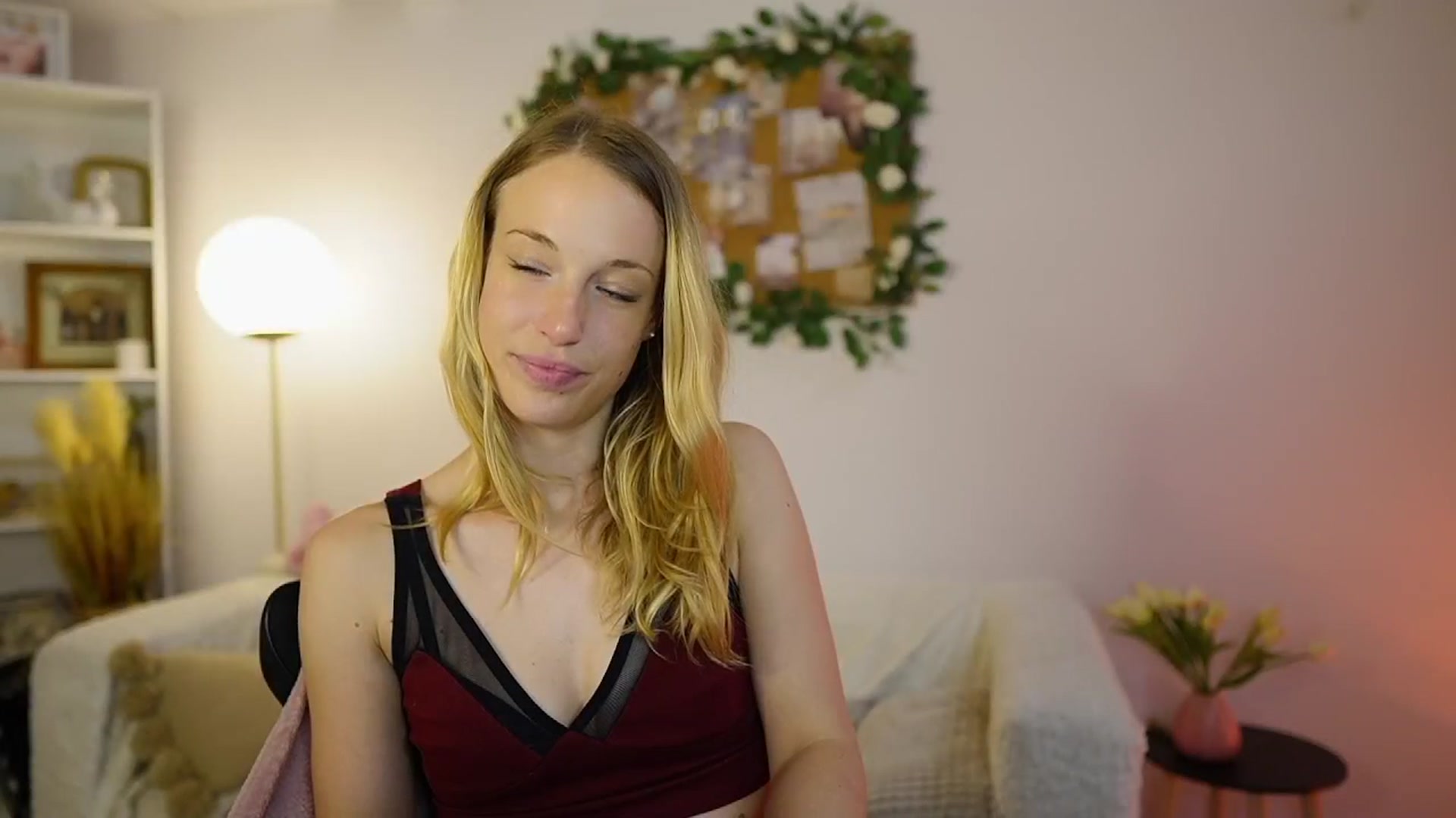 Gallery image thumbnail from April_Rose_'s myfreecams stream on, 06/01/2025, 12:56 image 17 of 20