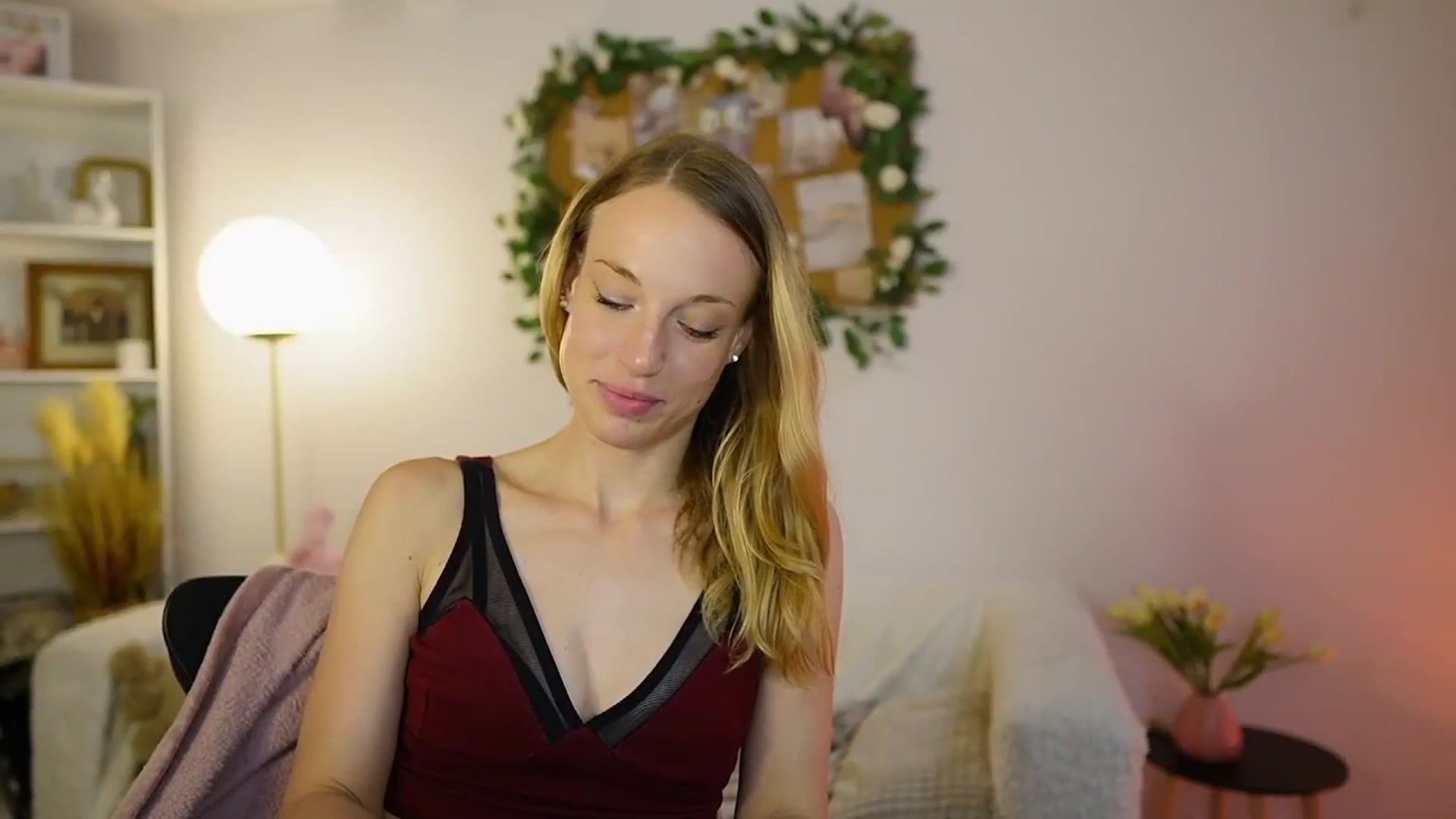 Gallery image thumbnail from April_Rose_'s myfreecams stream on, 06/01/2025, 12:56 image 10 of 20
