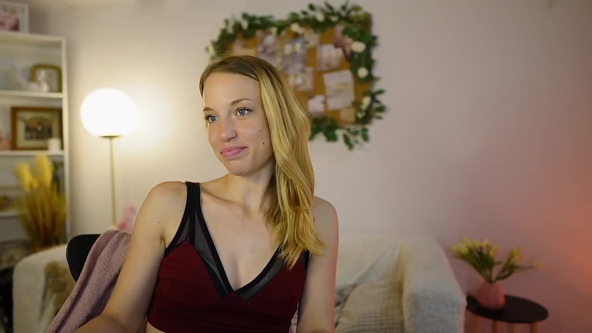 Gallery image thumbnail from April_Rose_'s myfreecams stream on, 06/01/2025, 12:56 image 9 of 20