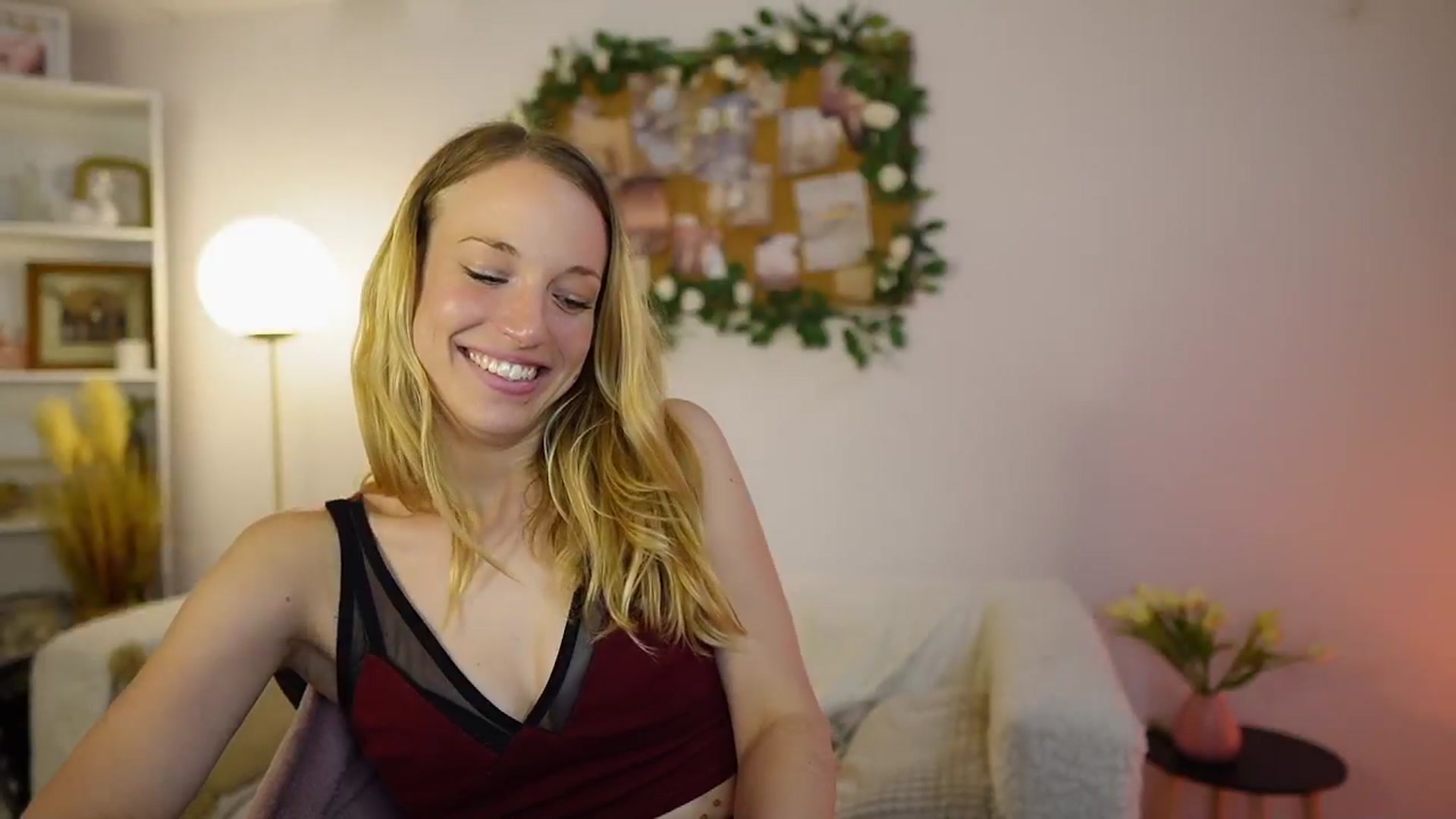 Gallery image thumbnail from April_Rose_'s myfreecams stream on, 06/01/2025, 12:56 image 13 of 20
