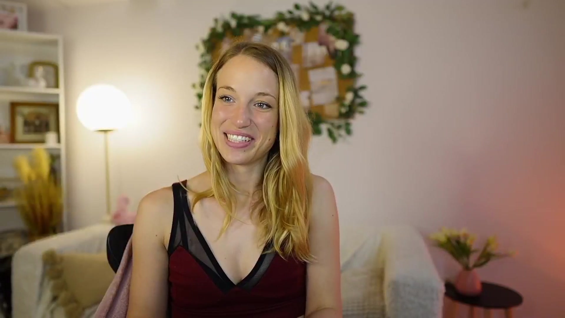Gallery image thumbnail from April_Rose_'s myfreecams stream on, 06/01/2025, 12:56 image 16 of 20