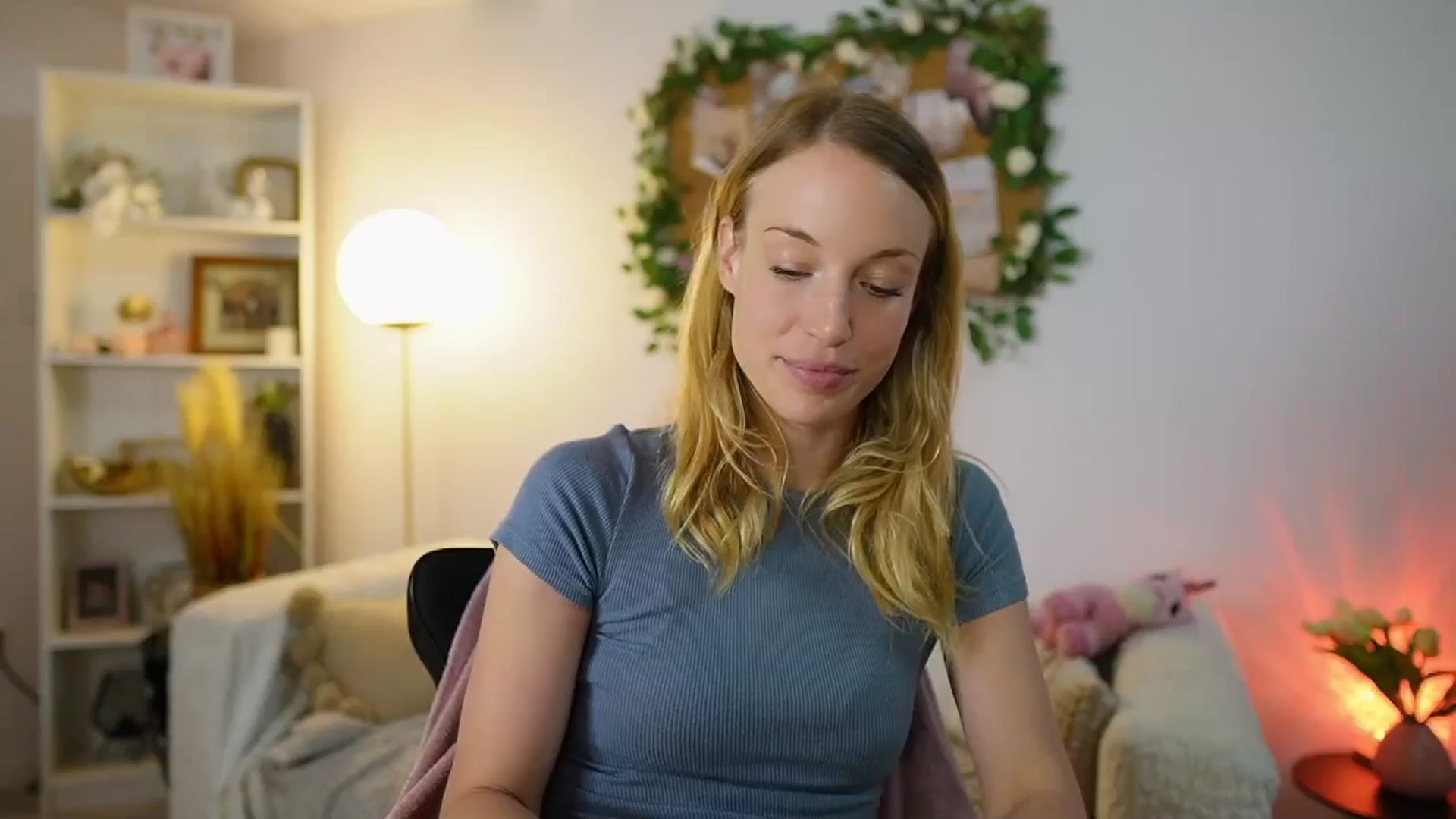 Gallery image thumbnail from April_Rose_'s myfreecams stream on, 06/04/2025, 09:20 image 17 of 20