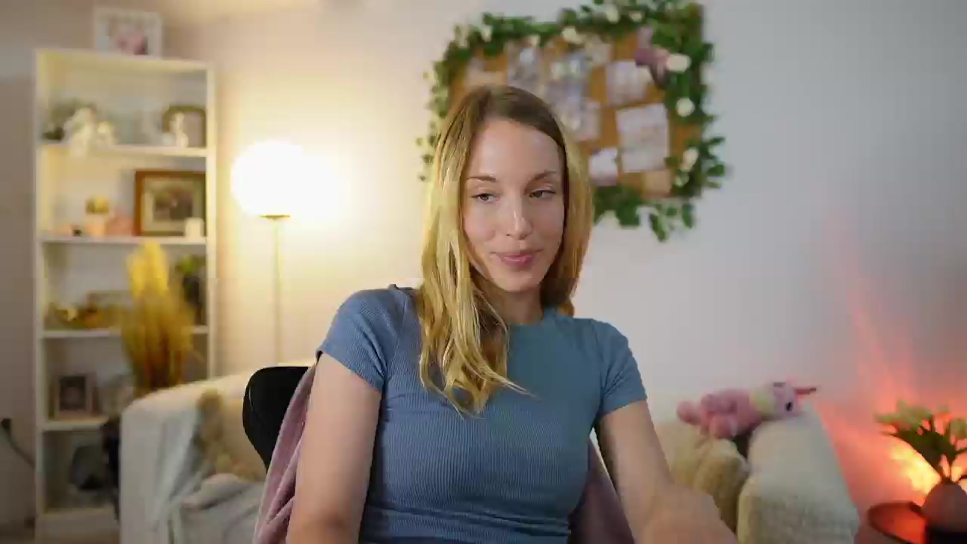 Gallery image thumbnail from April_Rose_'s myfreecams stream on, 06/04/2025, 09:20 image 10 of 20