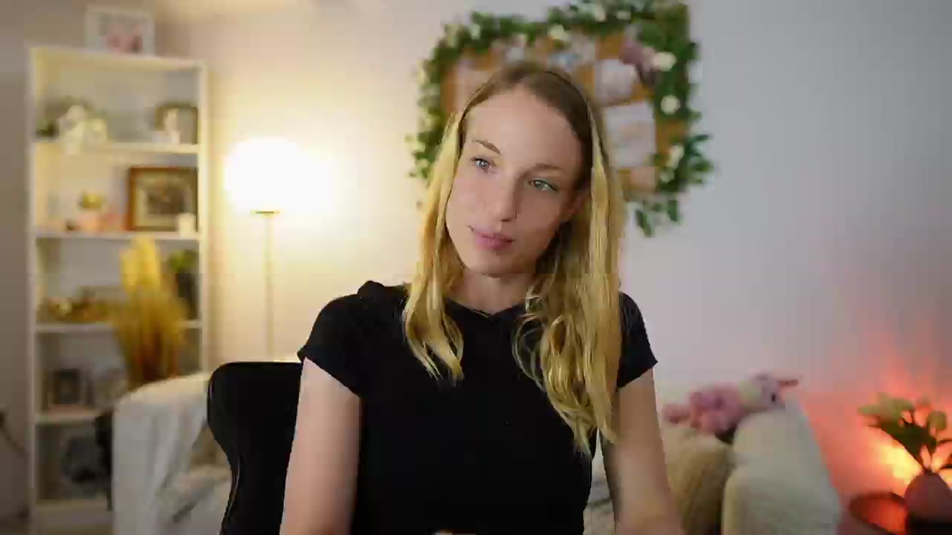 Gallery image thumbnail from April_Rose_'s myfreecams stream on, 06/04/2025, 10:47 image 17 of 20