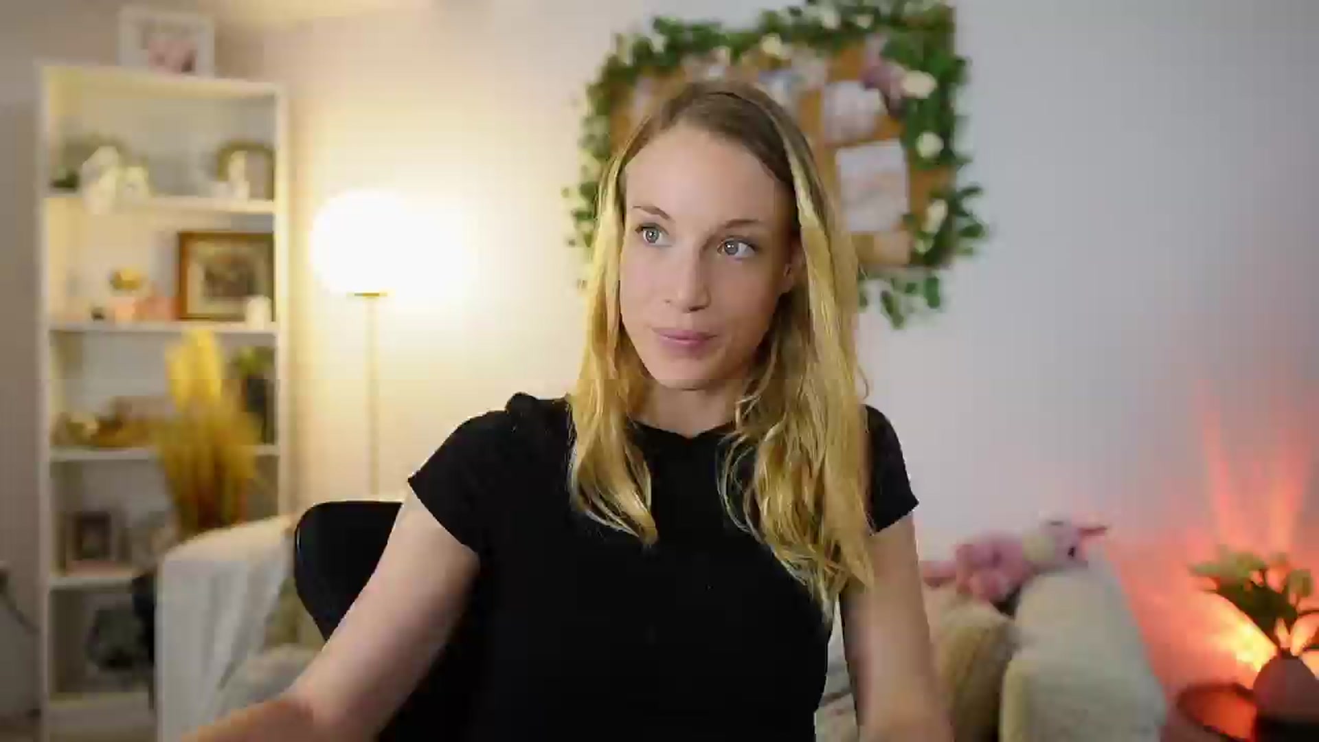 Gallery image thumbnail from April_Rose_'s myfreecams stream on, 06/04/2025, 10:47 image 18 of 20