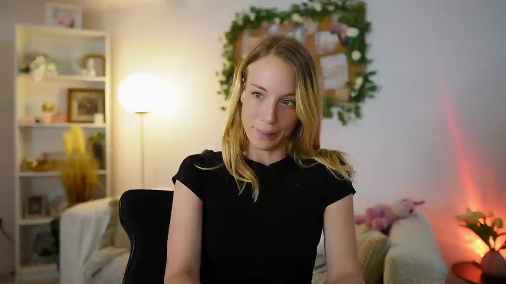 Gallery image thumbnail from April_Rose_'s myfreecams stream on, 06/04/2025, 10:47 image 6 of 20