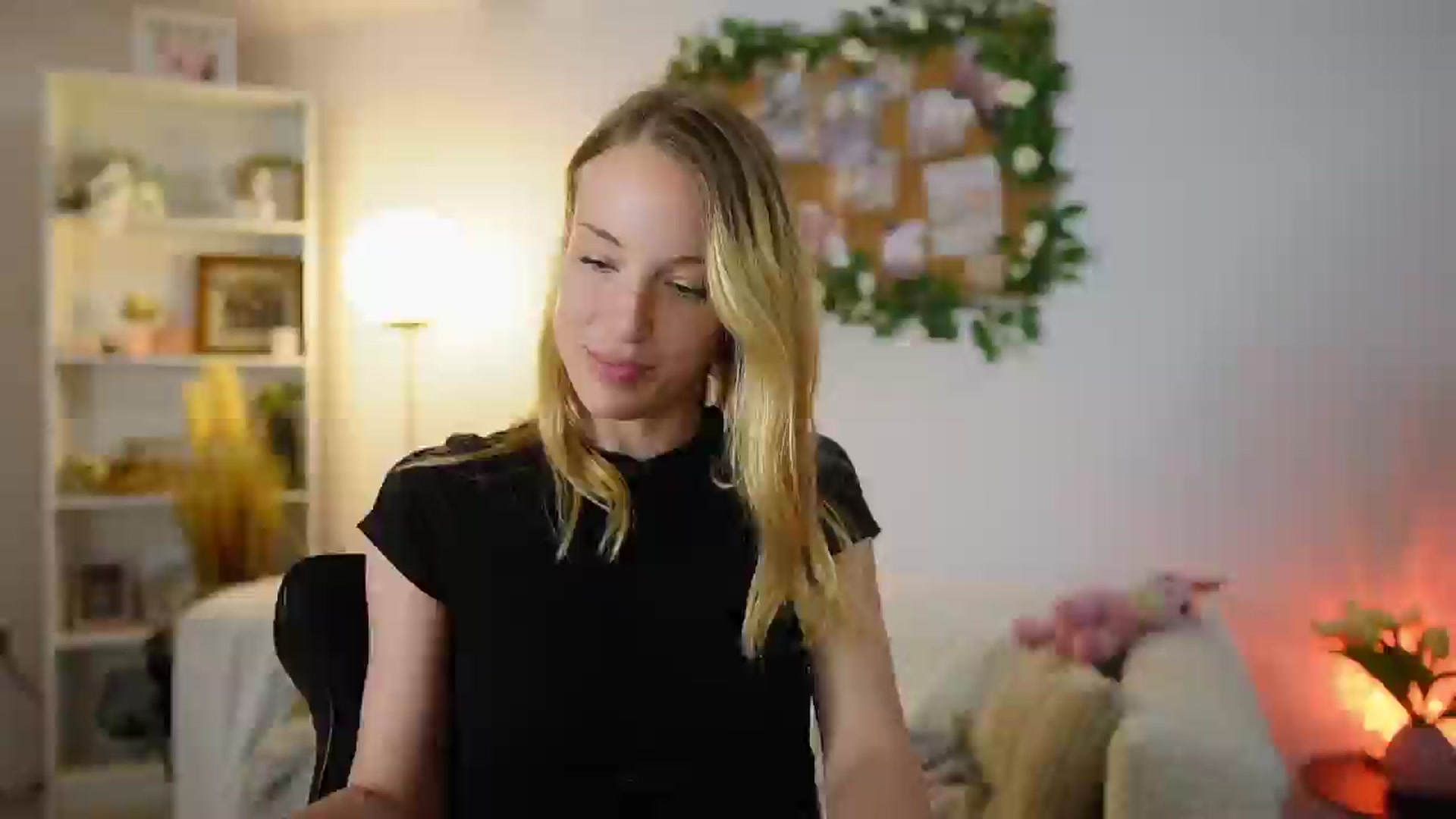 Gallery image thumbnail from April_Rose_'s myfreecams stream on, 06/04/2025, 10:47 image 5 of 20