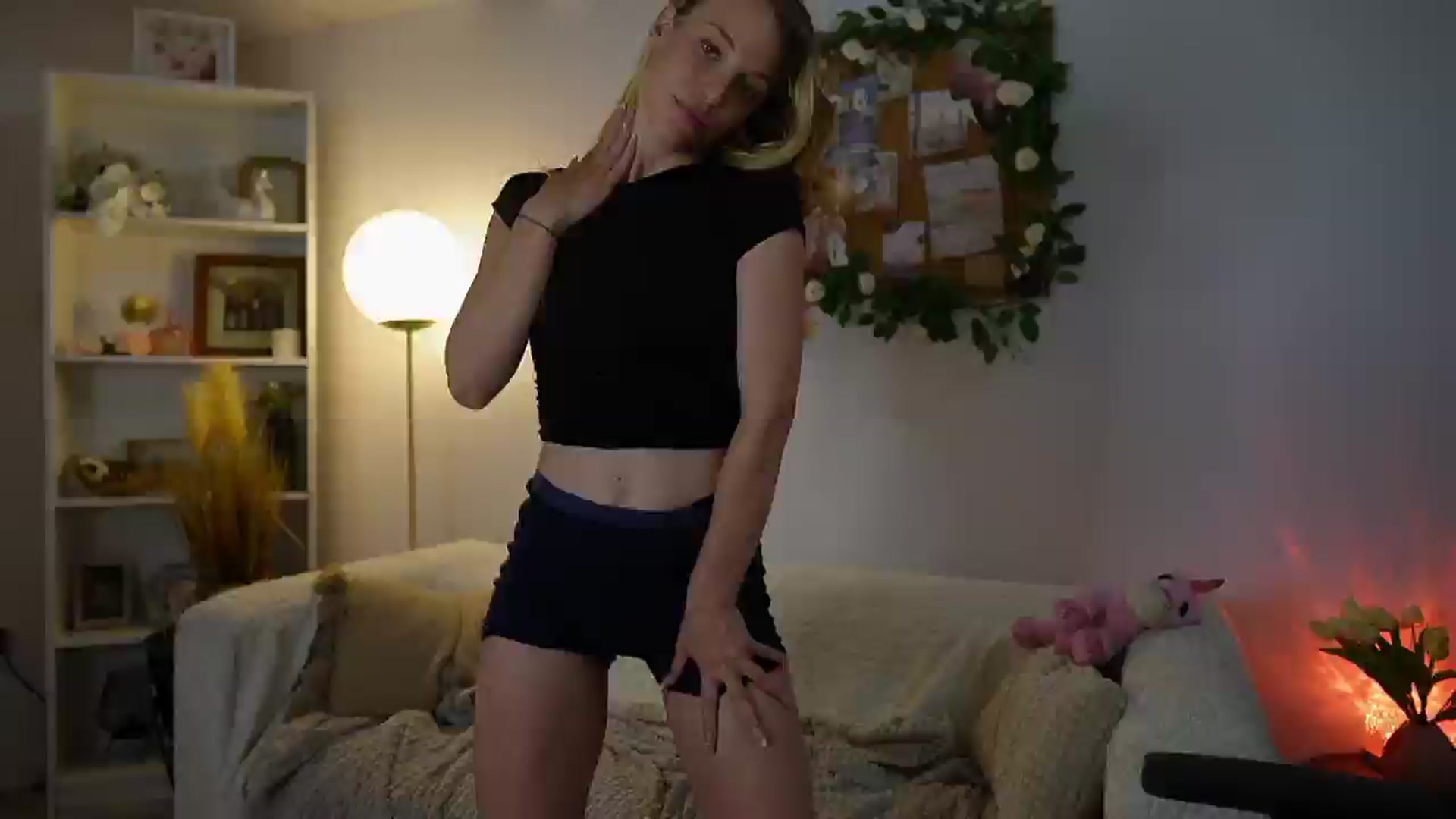 Gallery image thumbnail from April_Rose_'s myfreecams stream on, 06/04/2025, 10:47 image 1 of 20