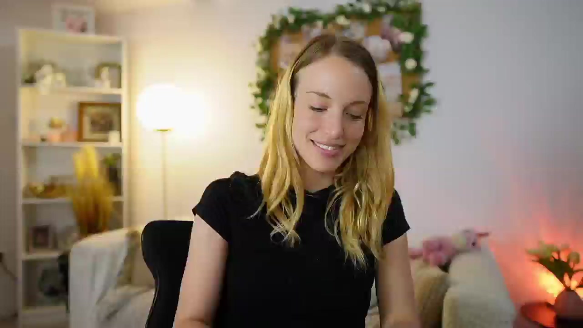 Gallery image thumbnail from April_Rose_'s myfreecams stream on, 06/04/2025, 10:47 image 12 of 20