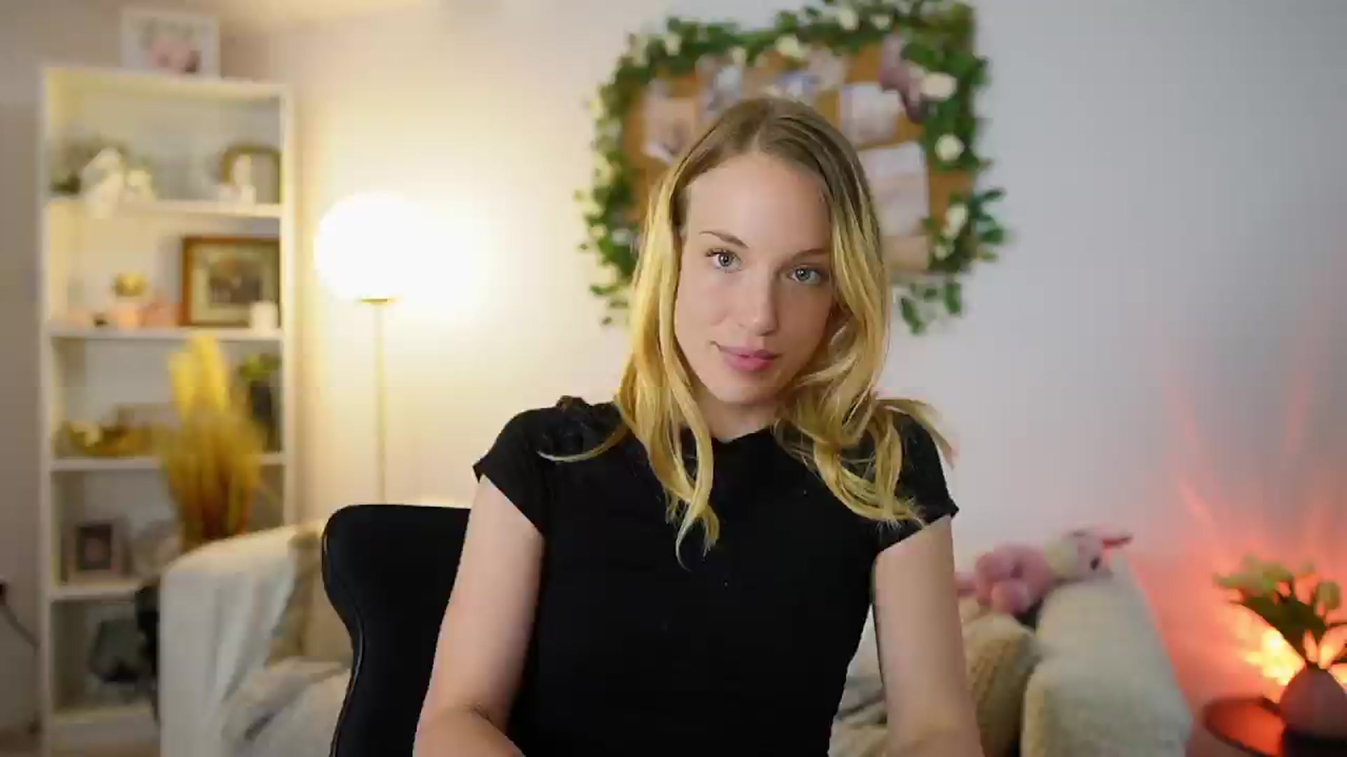 Gallery image thumbnail from April_Rose_'s myfreecams stream on, 06/04/2025, 10:47 image 7 of 20
