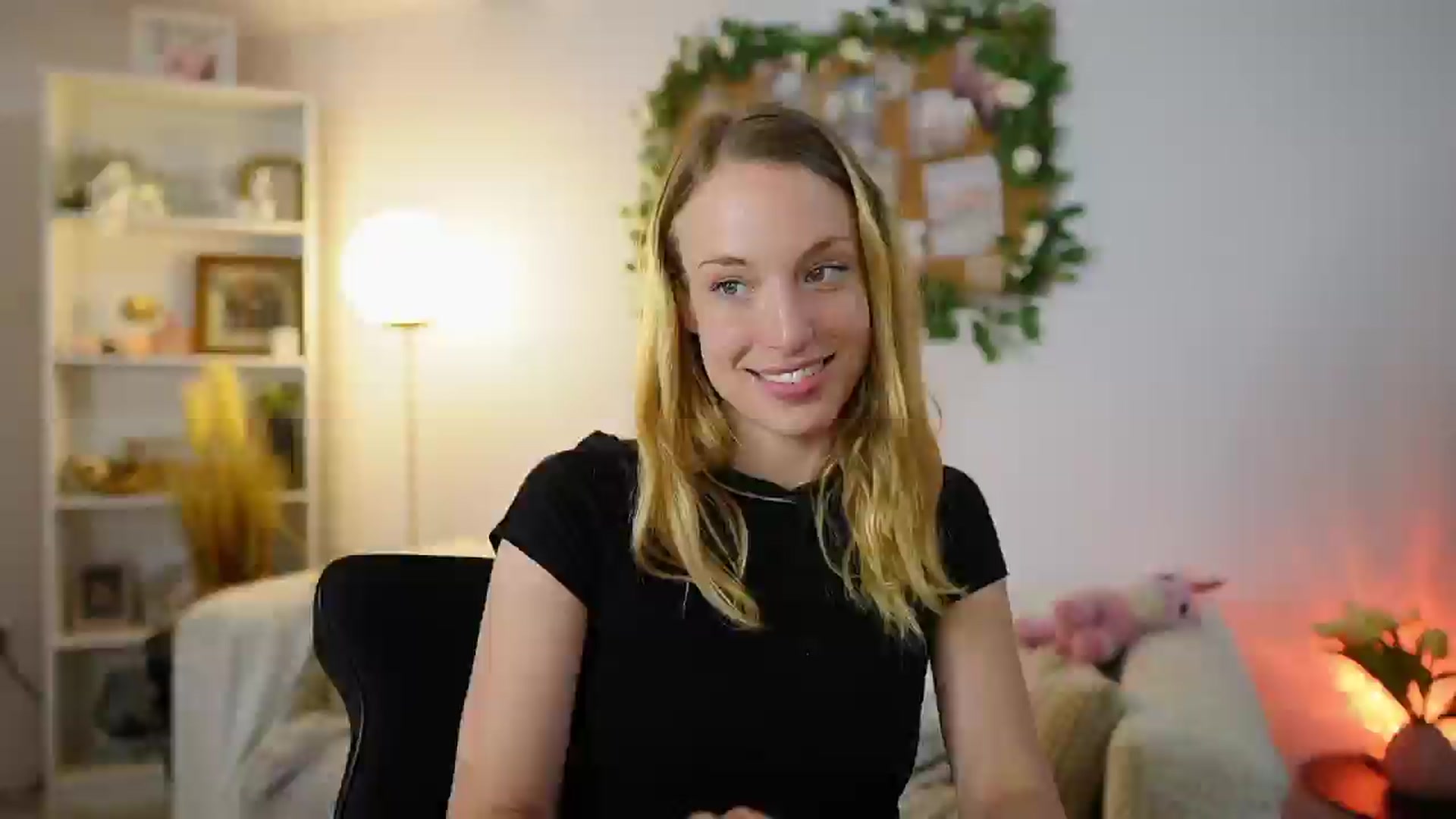 Gallery image thumbnail from April_Rose_'s myfreecams stream on, 06/04/2025, 10:47 image 14 of 20