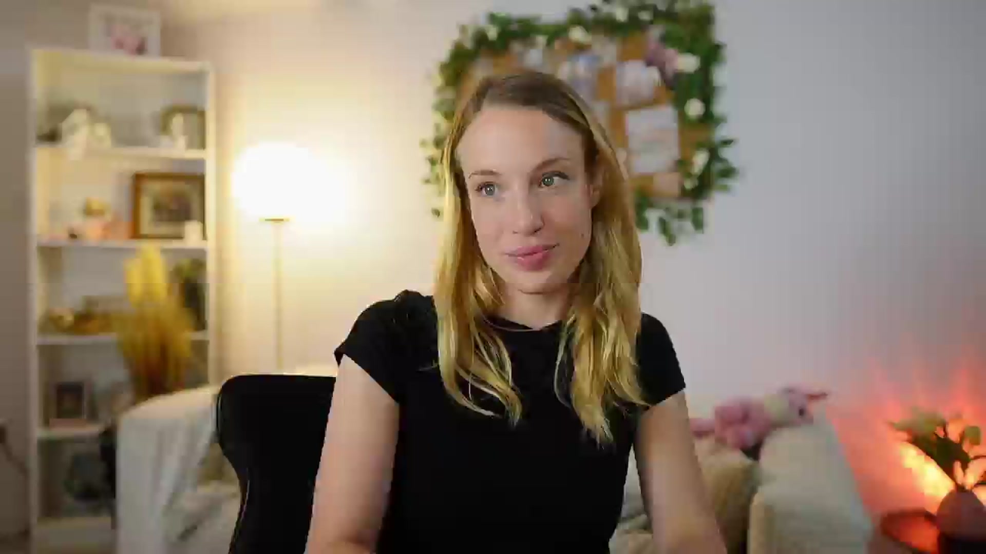 Gallery image thumbnail from April_Rose_'s myfreecams stream on, 06/04/2025, 10:47 image 9 of 20