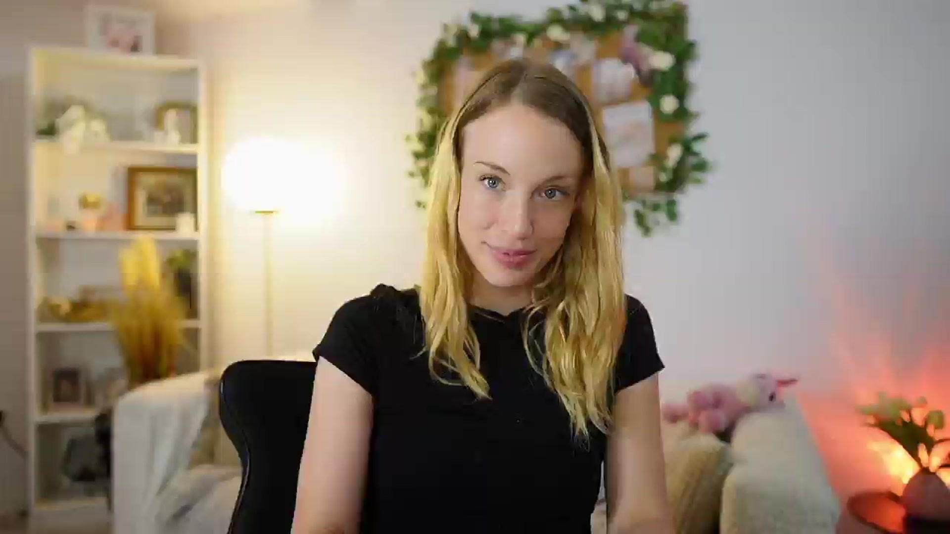 Gallery image thumbnail from April_Rose_'s myfreecams stream on, 06/04/2025, 10:47 image 15 of 20
