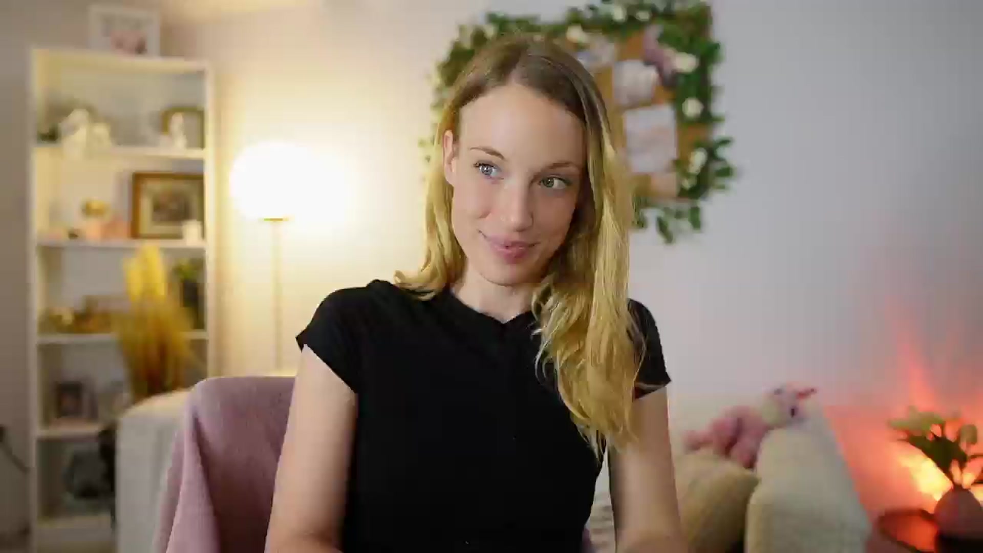 Gallery image thumbnail from April_Rose_'s myfreecams stream on, 06/04/2025, 11:30 image 11 of 20