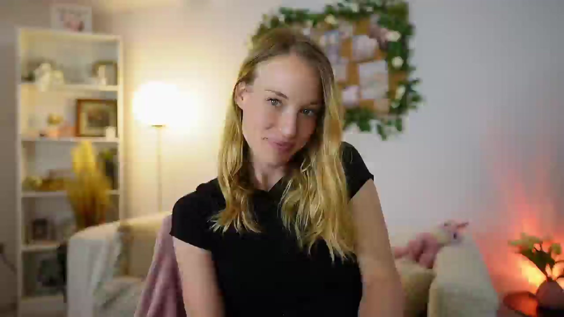 Gallery image thumbnail from April_Rose_'s myfreecams stream on, 06/04/2025, 11:30 image 2 of 20