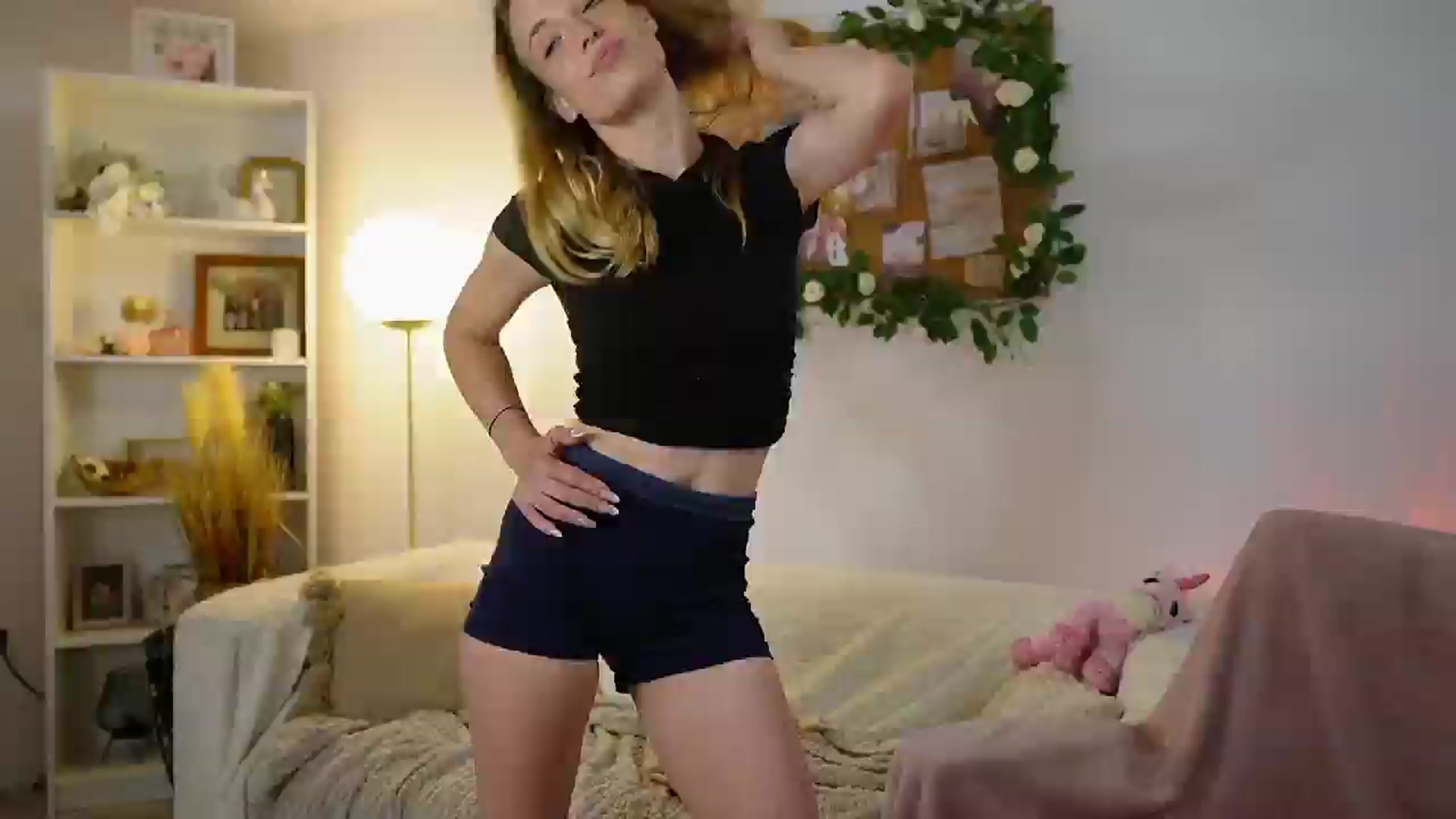Gallery image thumbnail from April_Rose_'s myfreecams stream on, 06/04/2025, 11:30 image 7 of 20