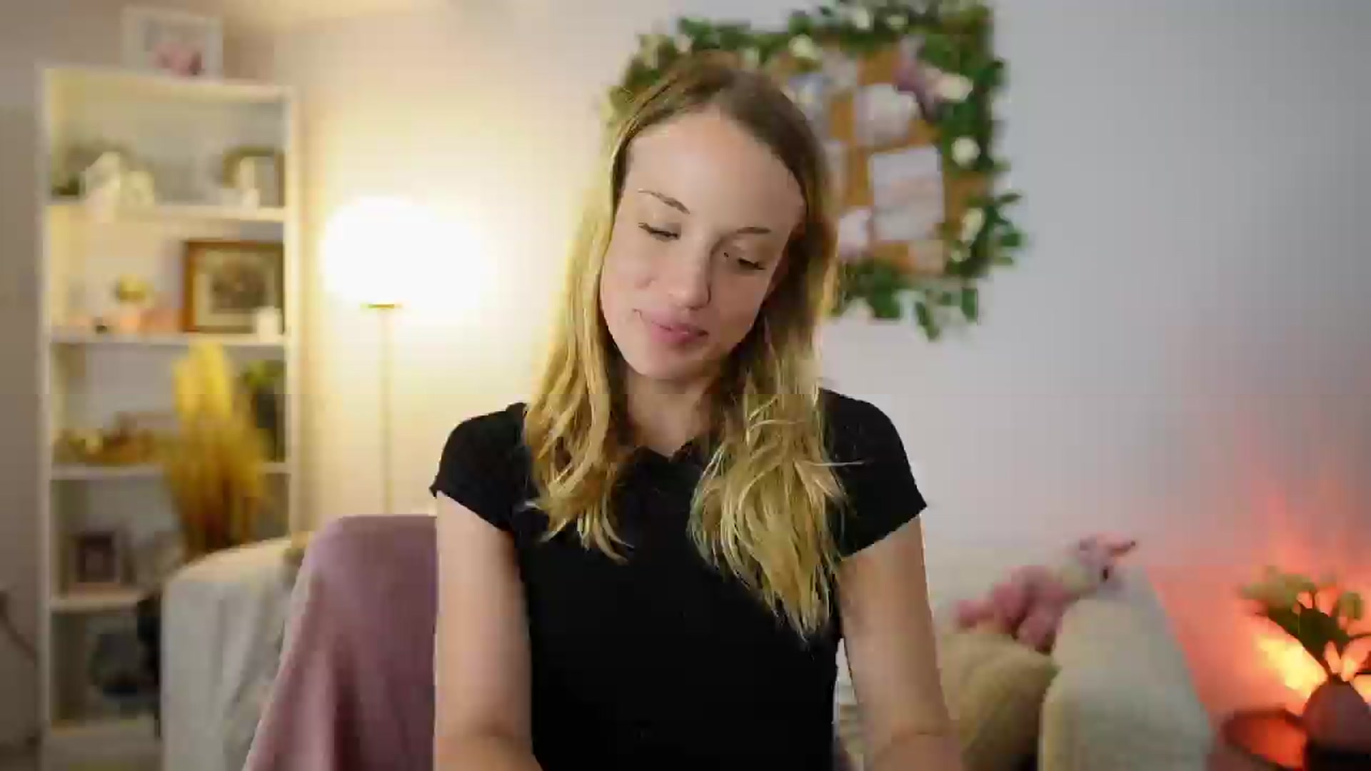 Gallery image thumbnail from April_Rose_'s myfreecams stream on, 06/04/2025, 11:30 image 6 of 20