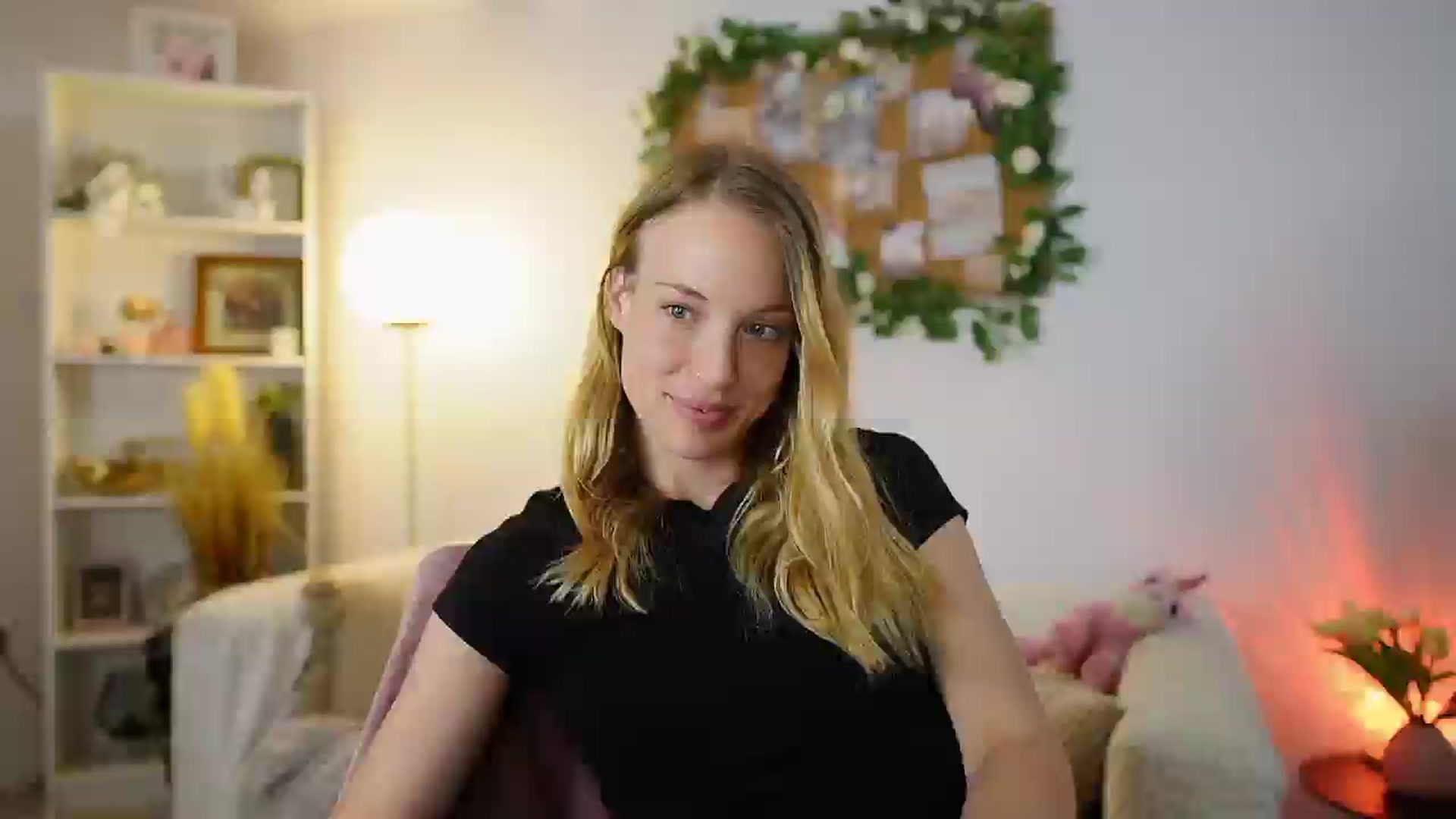Gallery image thumbnail from April_Rose_'s myfreecams stream on, 06/04/2025, 11:30 image 1 of 20