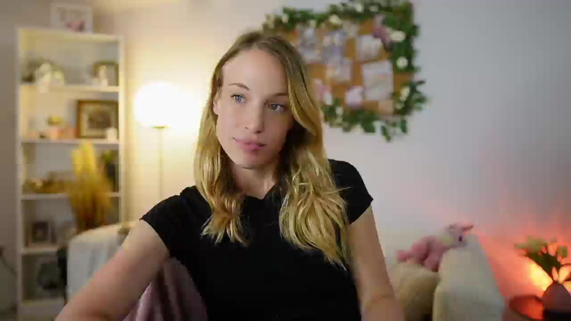 Gallery image thumbnail from April_Rose_'s myfreecams stream on, 06/04/2025, 11:30 image 4 of 20