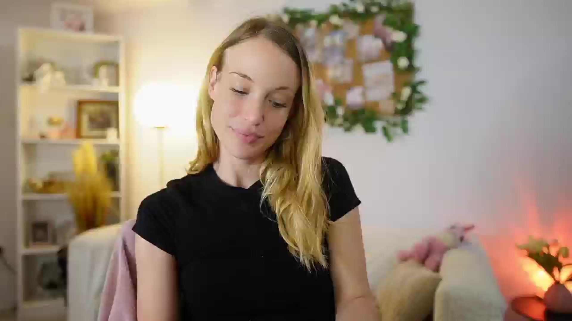Gallery image thumbnail from April_Rose_'s myfreecams stream on, 06/04/2025, 11:30 image 10 of 20