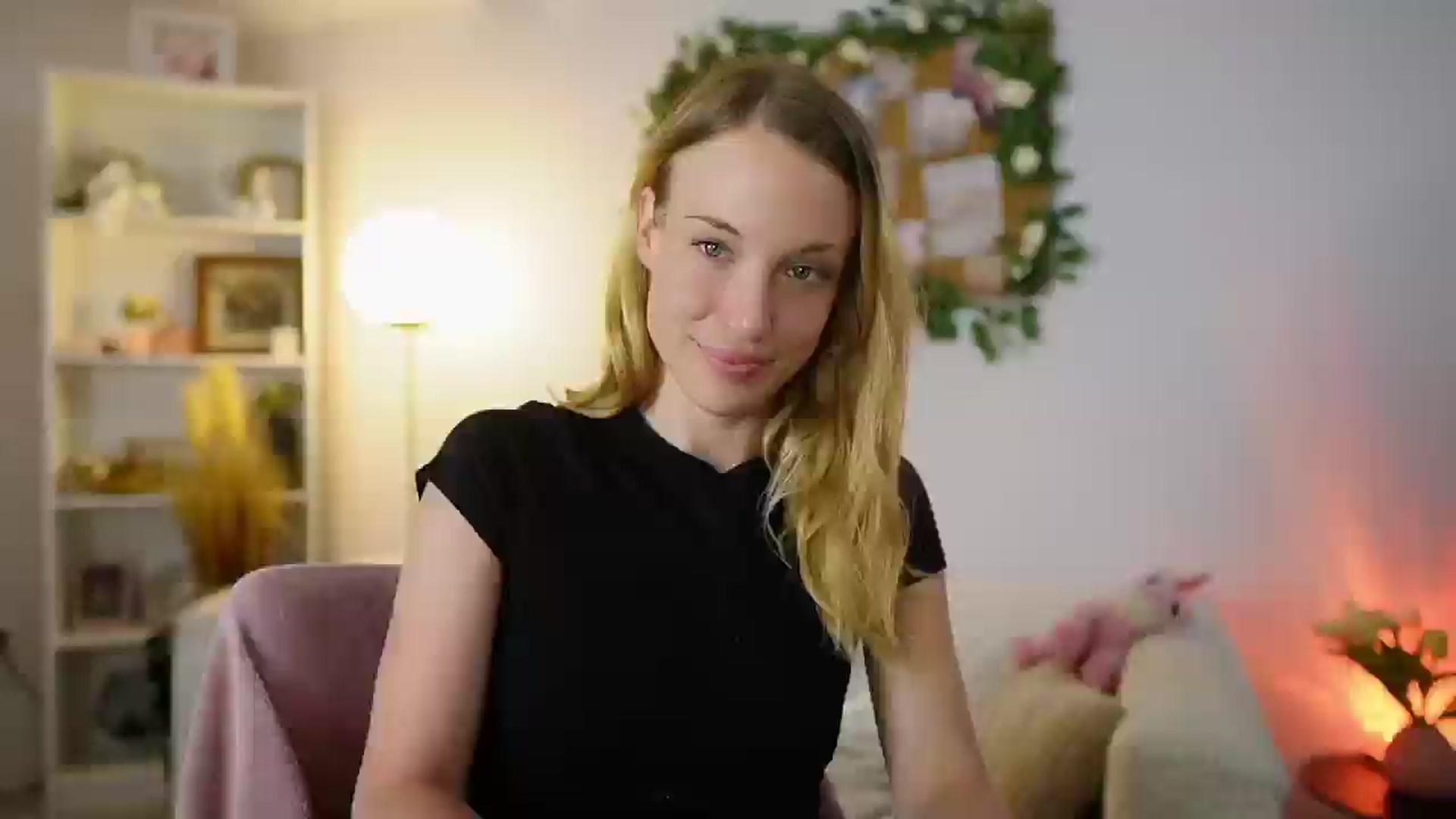 Gallery image thumbnail from April_Rose_'s myfreecams stream on, 06/04/2025, 11:30 image 9 of 20