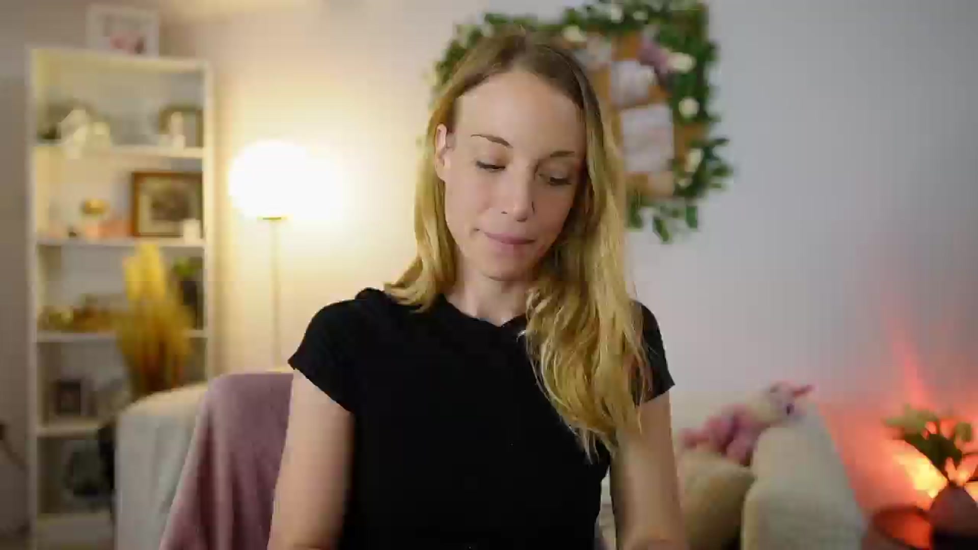 Gallery image thumbnail from April_Rose_'s myfreecams stream on, 06/04/2025, 11:30 image 14 of 20