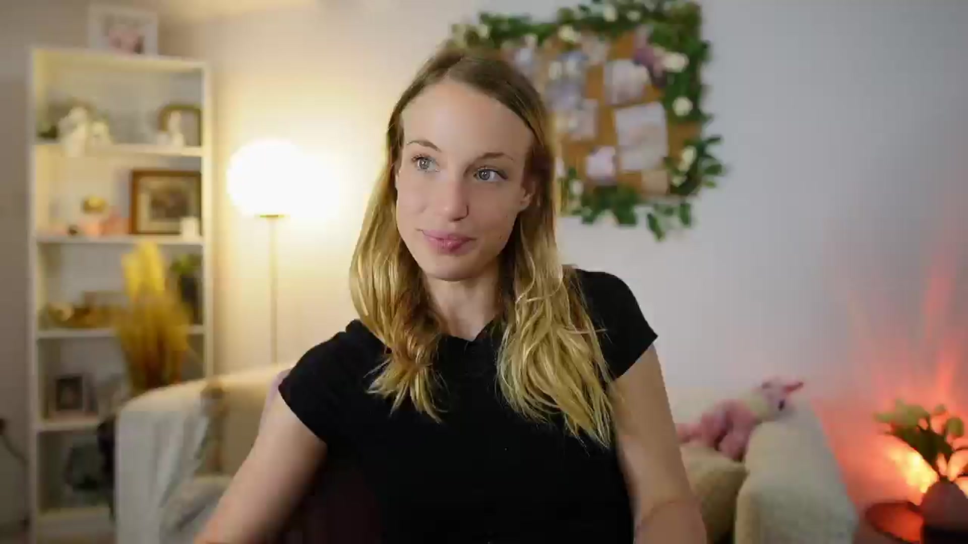 Gallery image thumbnail from April_Rose_'s myfreecams stream on, 06/04/2025, 11:30 image 5 of 20