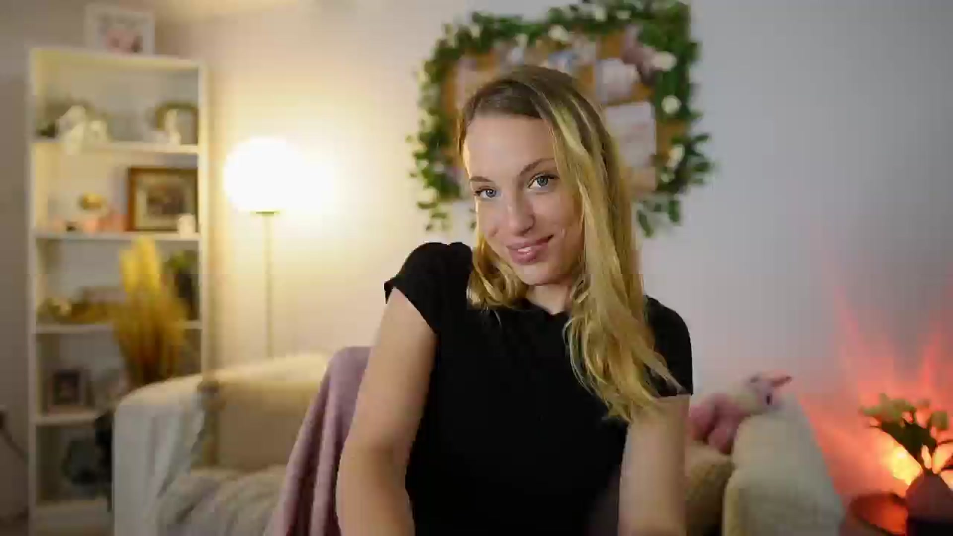 Gallery image thumbnail from April_Rose_'s myfreecams stream on, 06/04/2025, 11:30 image 17 of 20