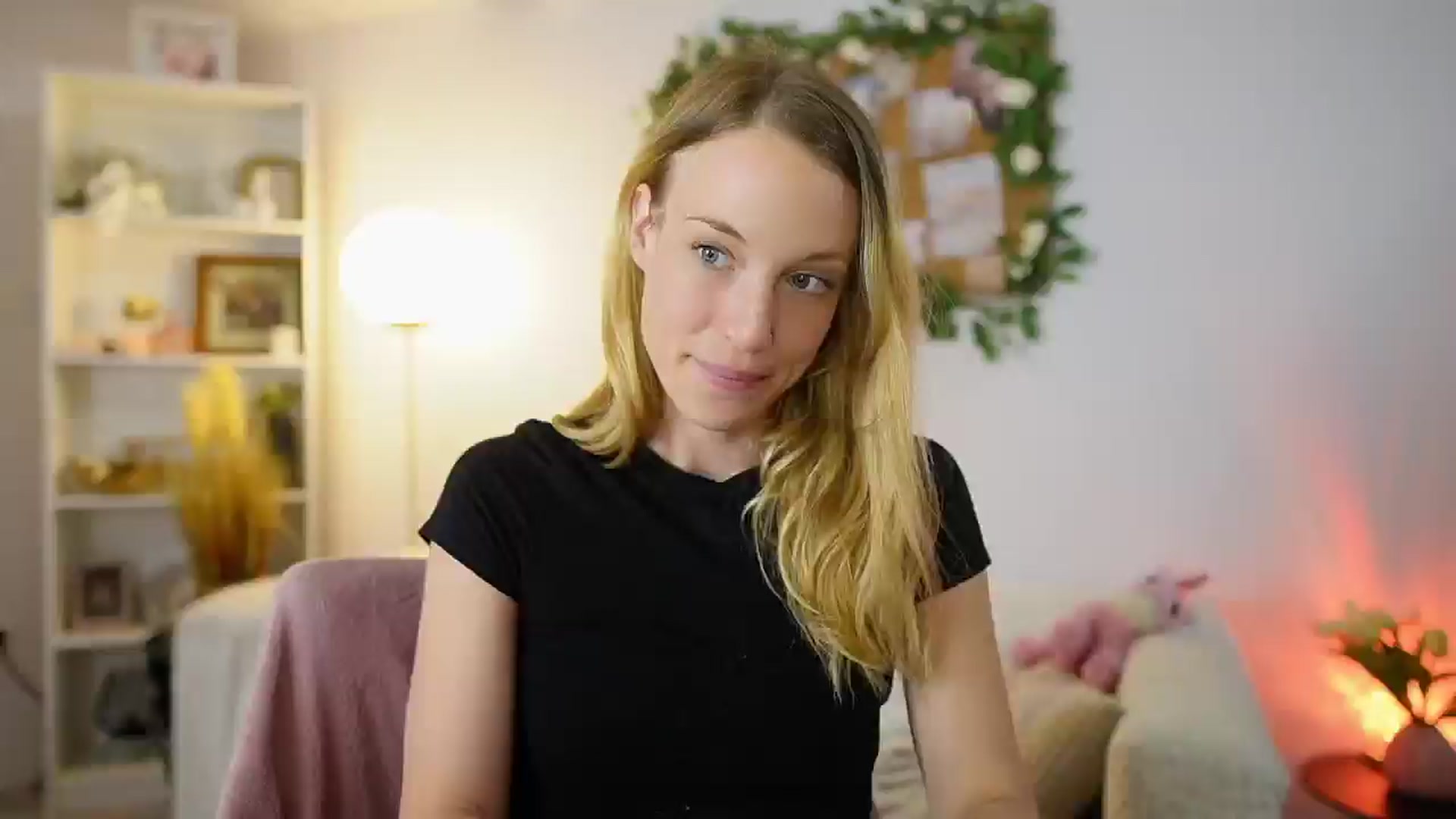 Gallery image thumbnail from April_Rose_'s myfreecams stream on, 06/04/2025, 11:30 image 15 of 20
