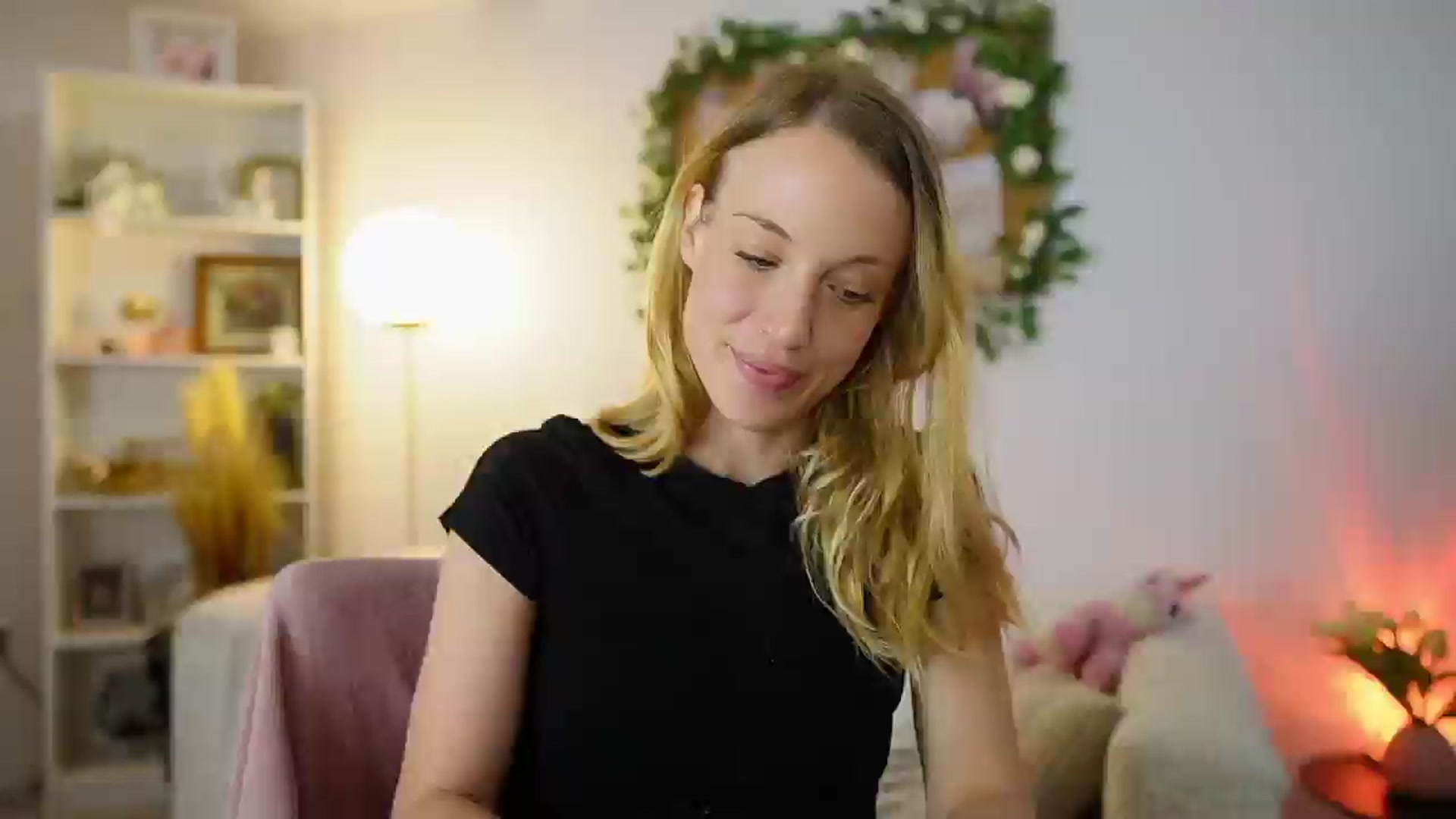 Gallery image thumbnail from April_Rose_'s myfreecams stream on, 06/04/2025, 11:30 image 16 of 20