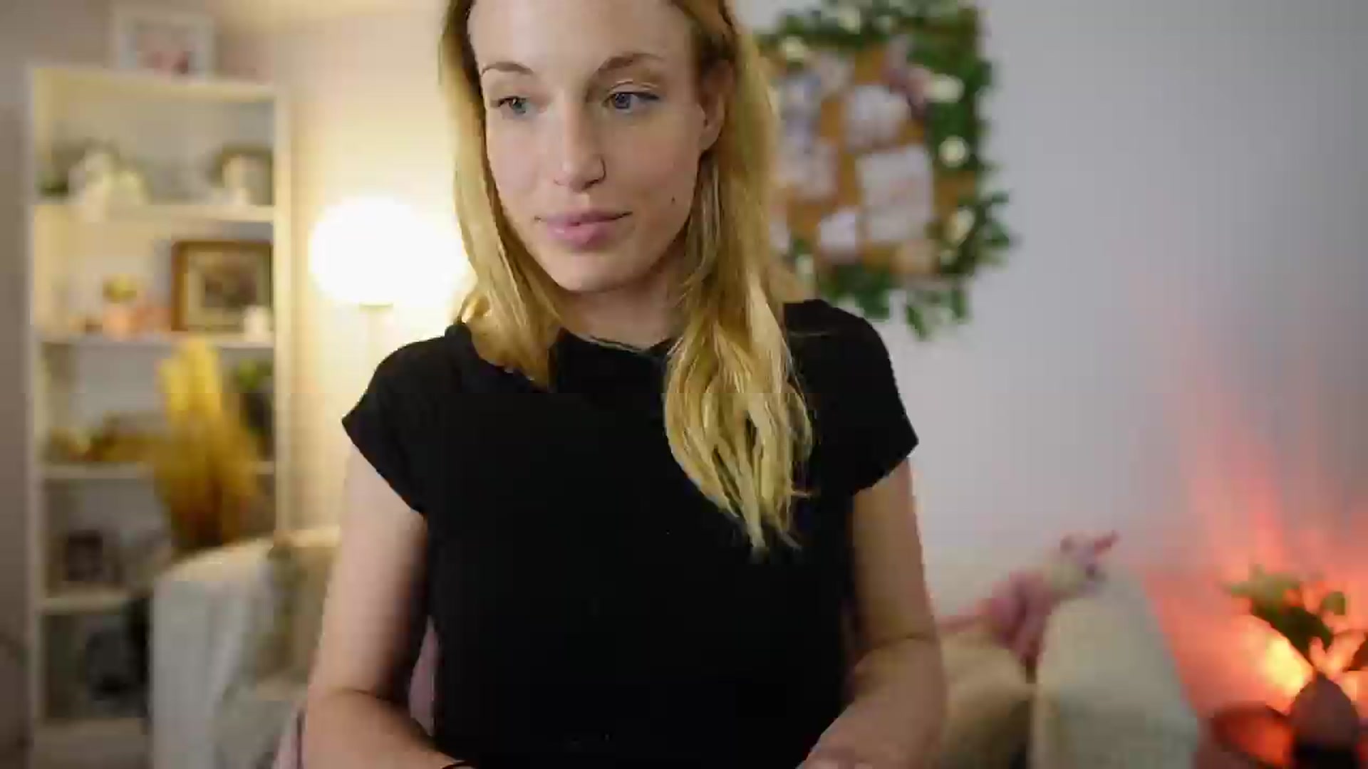 Gallery image thumbnail from April_Rose_'s myfreecams stream on, 06/04/2025, 12:58 image 12 of 20