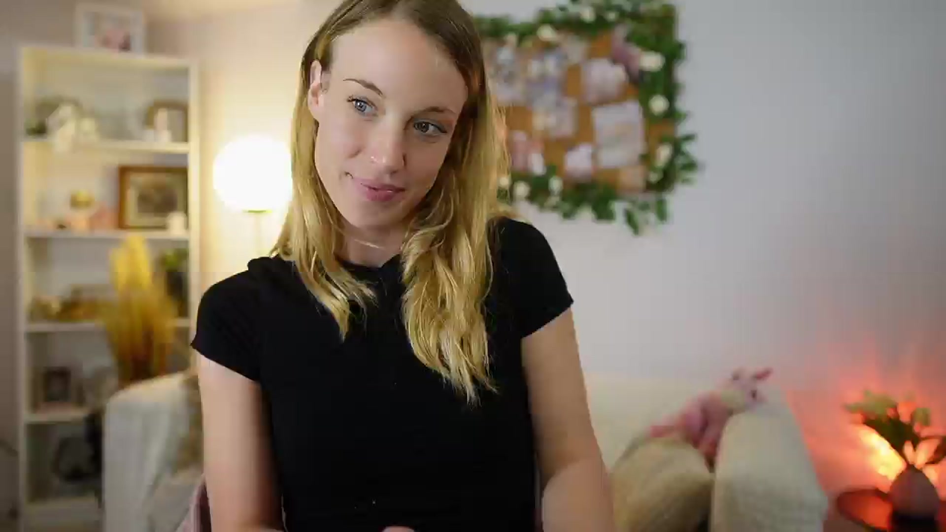 Gallery image thumbnail from April_Rose_'s myfreecams stream on, 06/04/2025, 12:58 image 14 of 20