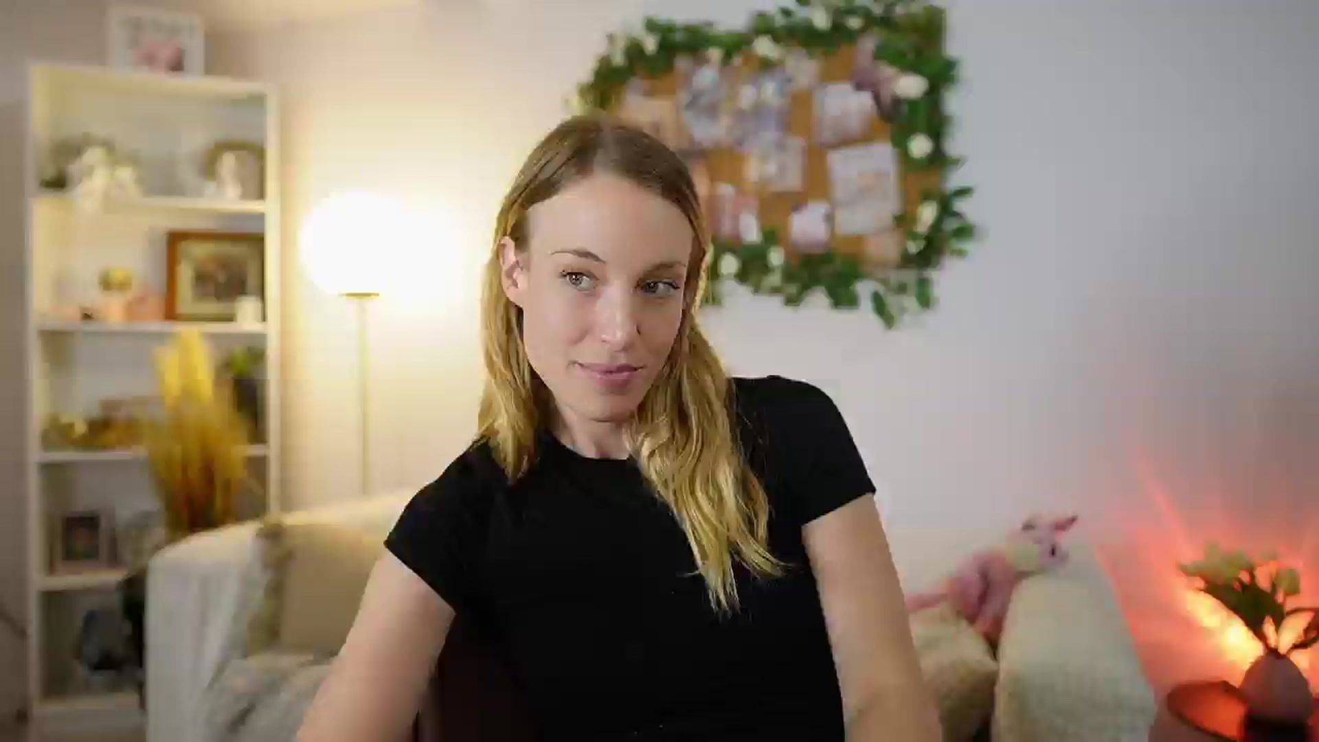 Gallery image thumbnail from April_Rose_'s myfreecams stream on, 06/04/2025, 12:58 image 10 of 20