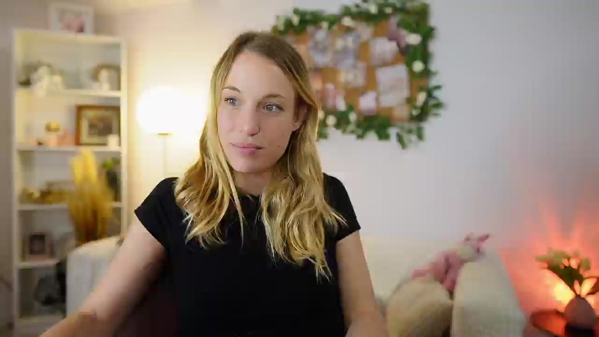 Gallery image thumbnail from April_Rose_'s myfreecams stream on, 06/04/2025, 12:58 image 6 of 20