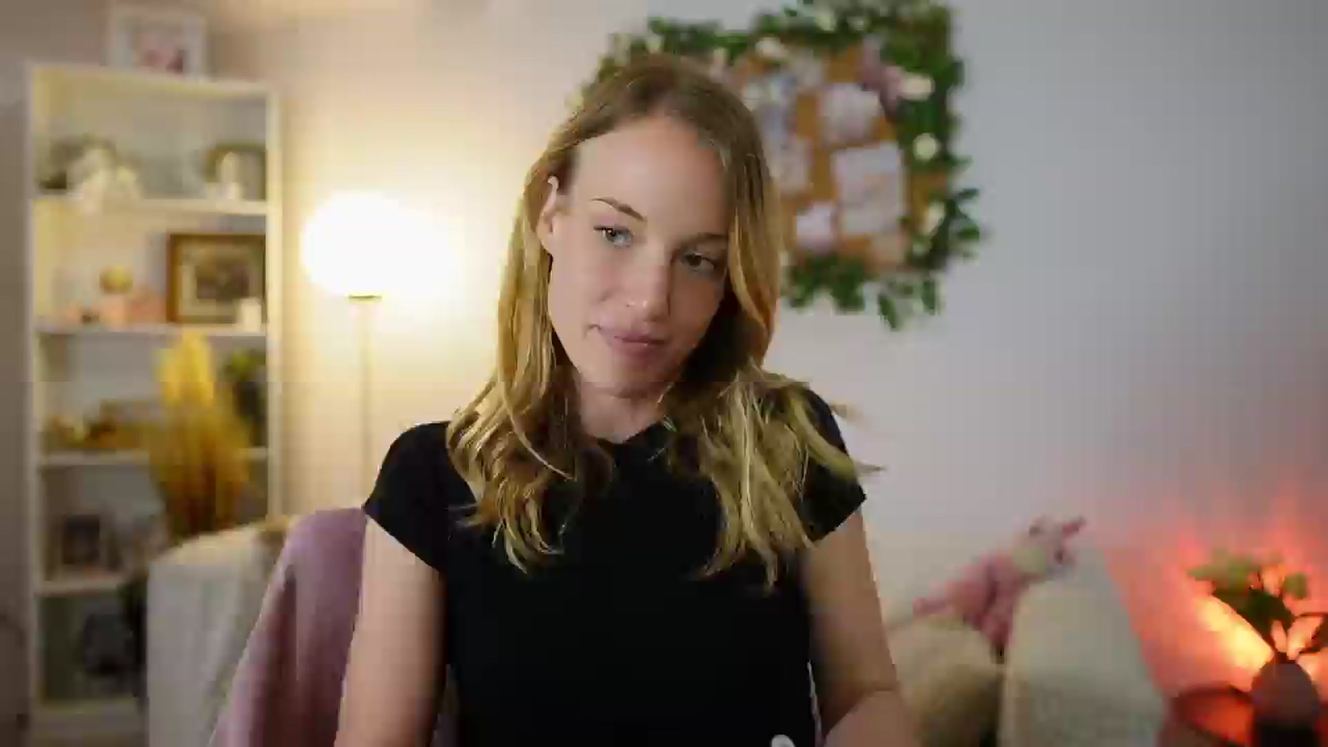 Gallery image thumbnail from April_Rose_'s myfreecams stream on, 06/04/2025, 12:58 image 3 of 20
