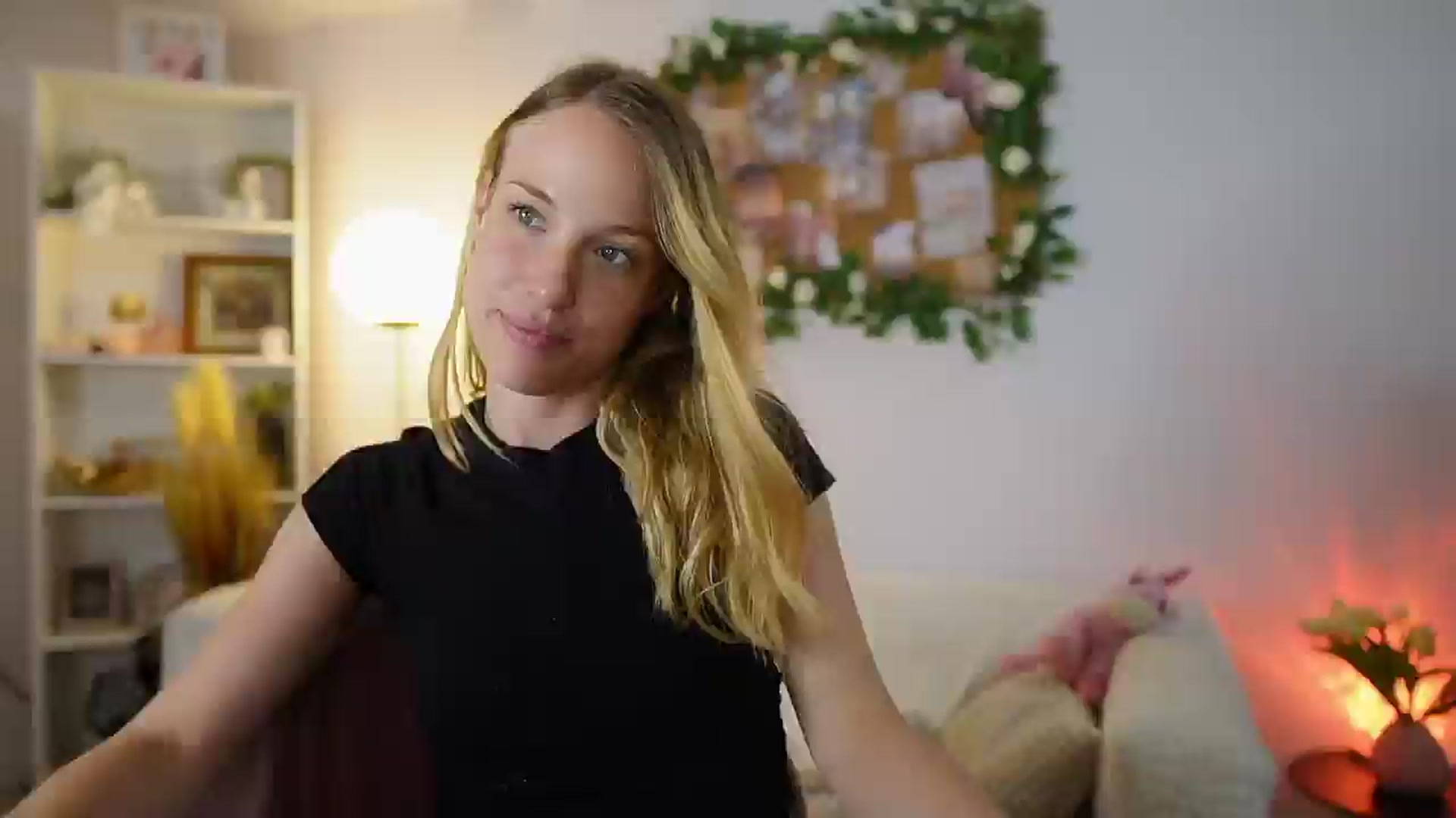 Gallery image thumbnail from April_Rose_'s myfreecams stream on, 06/04/2025, 12:58 image 16 of 20