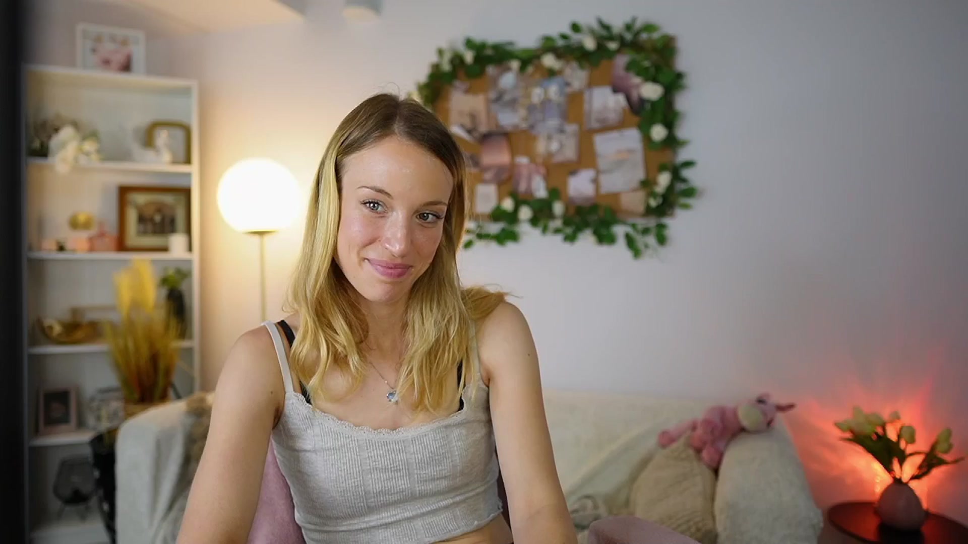 Gallery image thumbnail from April_Rose_'s myfreecams stream on, 06/05/2025, 09:32 image 3 of 20