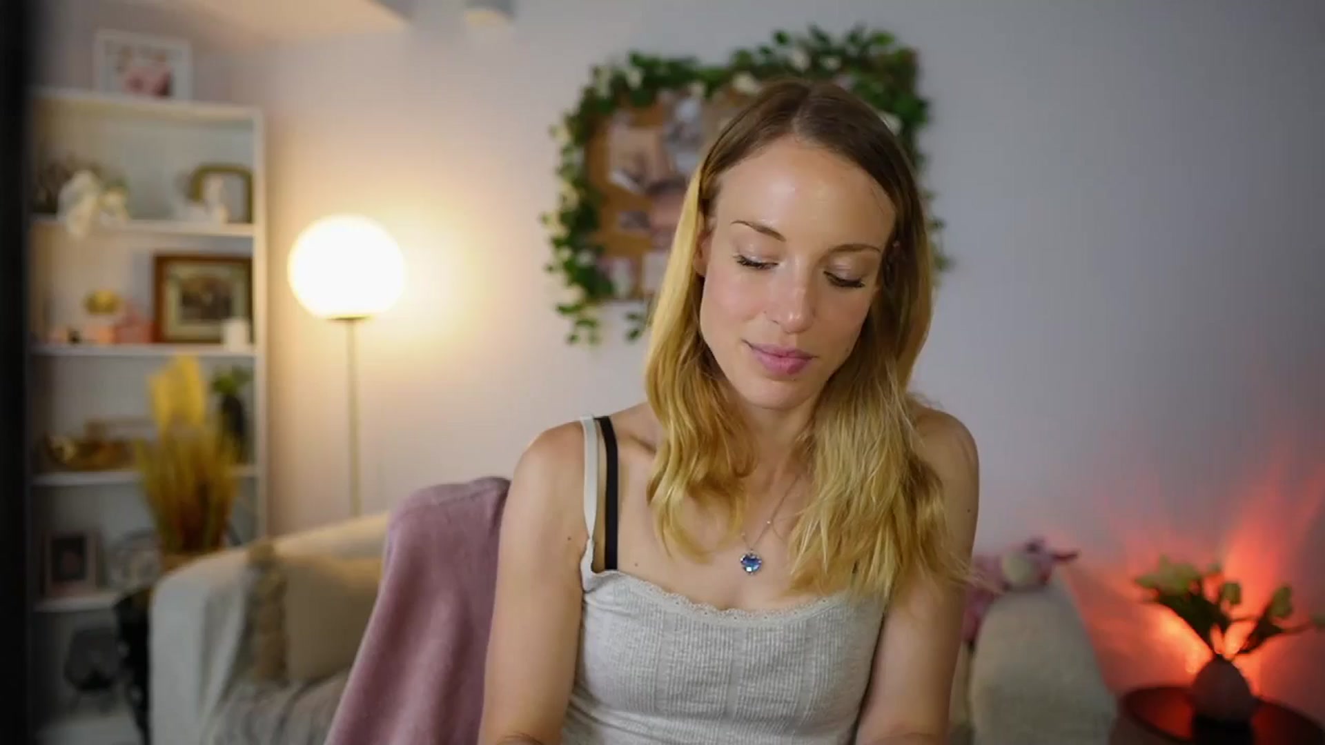 Gallery image thumbnail from April_Rose_'s myfreecams stream on, 06/05/2025, 09:32 image 7 of 20