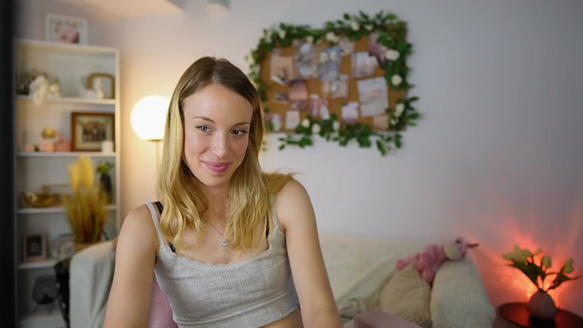 Gallery image thumbnail from April_Rose_'s myfreecams stream on, 06/05/2025, 09:32 image 5 of 20