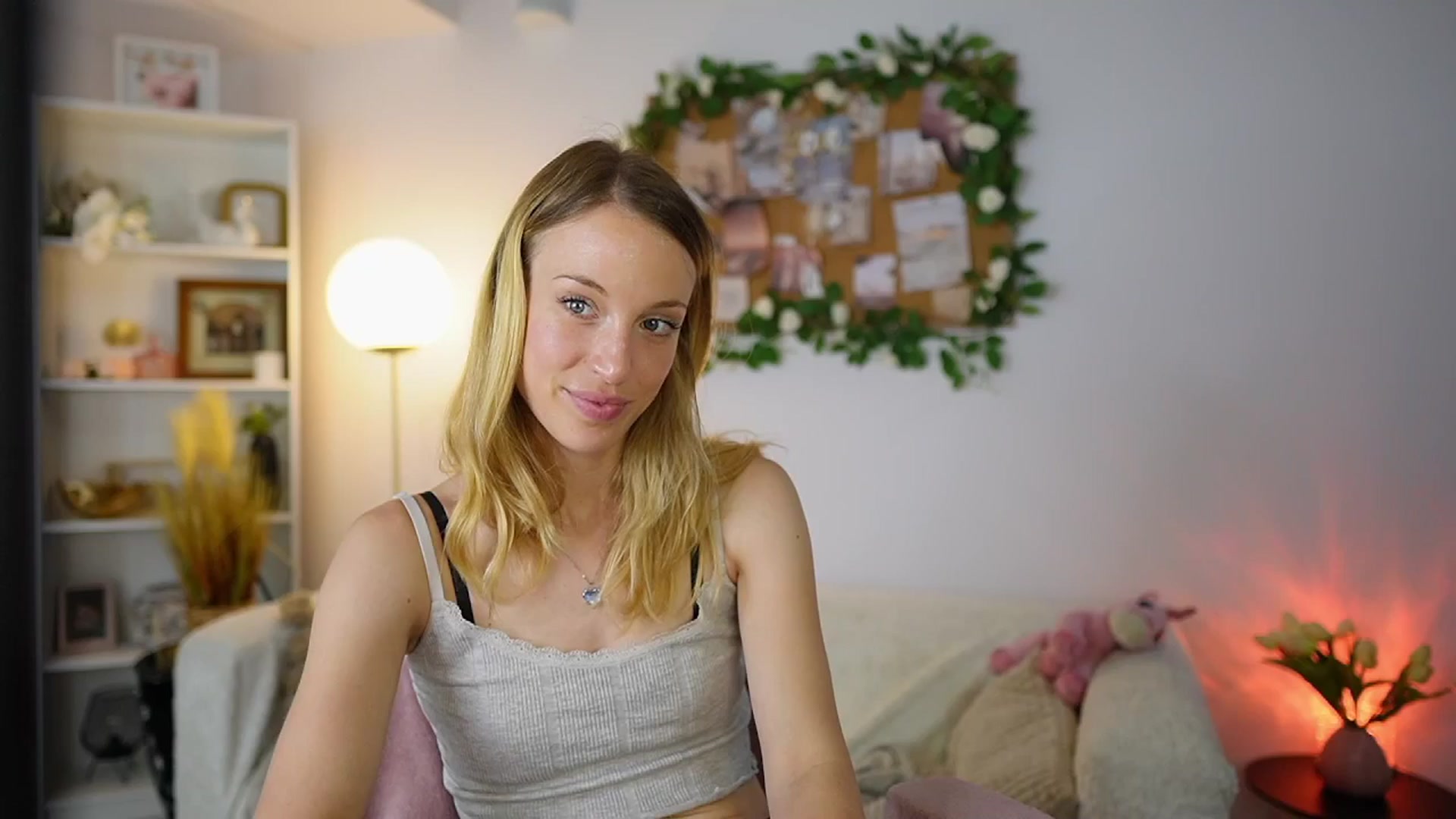 Gallery image thumbnail from April_Rose_'s myfreecams stream on, 06/05/2025, 09:32 image 4 of 20
