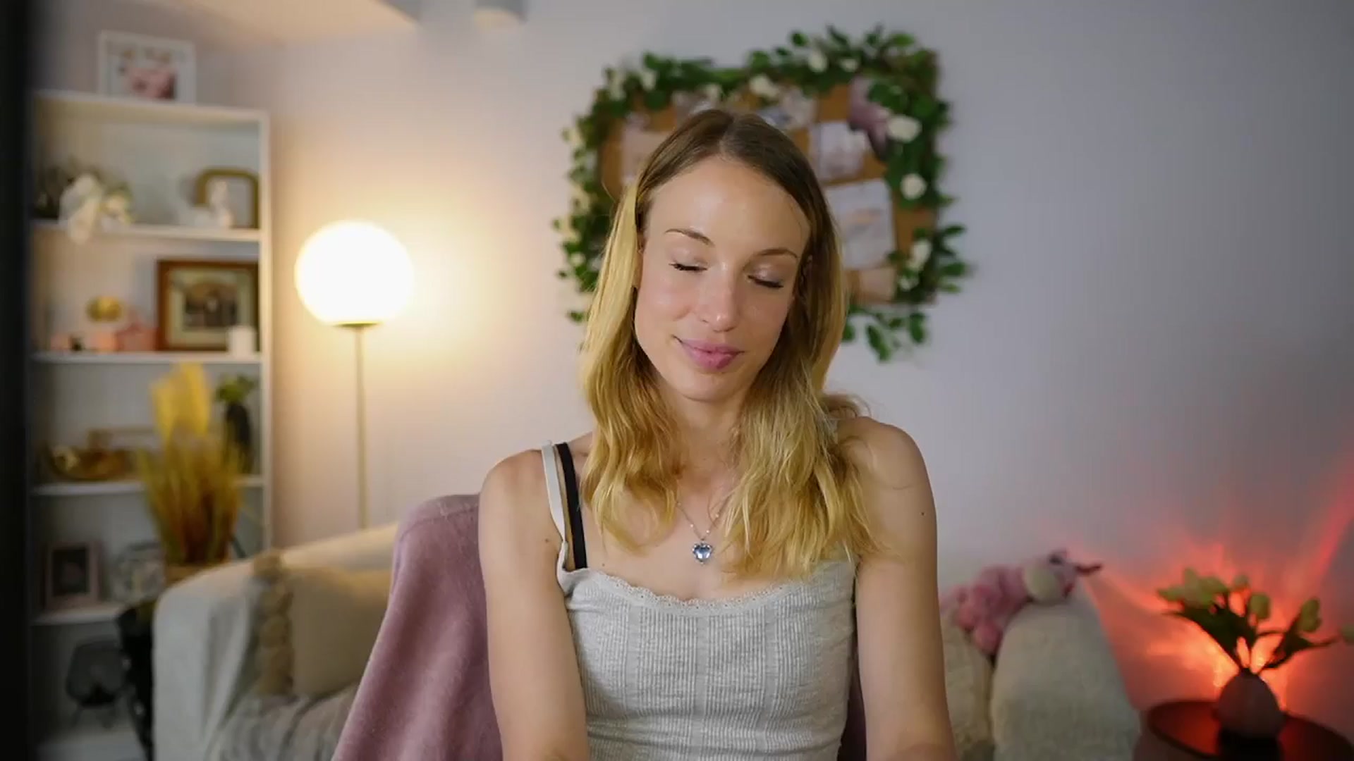 Gallery image thumbnail from April_Rose_'s myfreecams stream on, 06/05/2025, 09:32 image 8 of 20