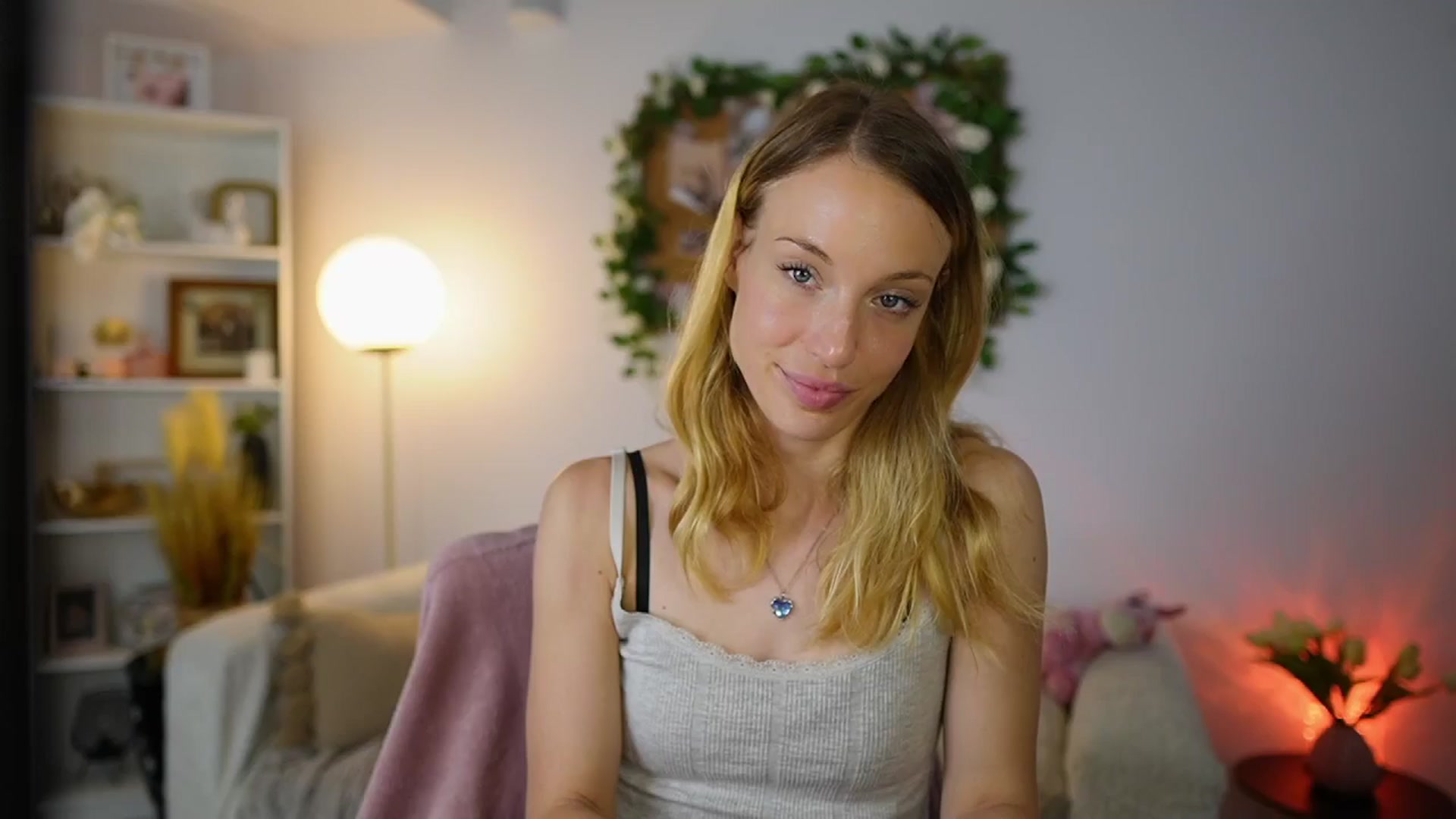 Gallery image thumbnail from April_Rose_'s myfreecams stream on, 06/05/2025, 09:32 image 6 of 20